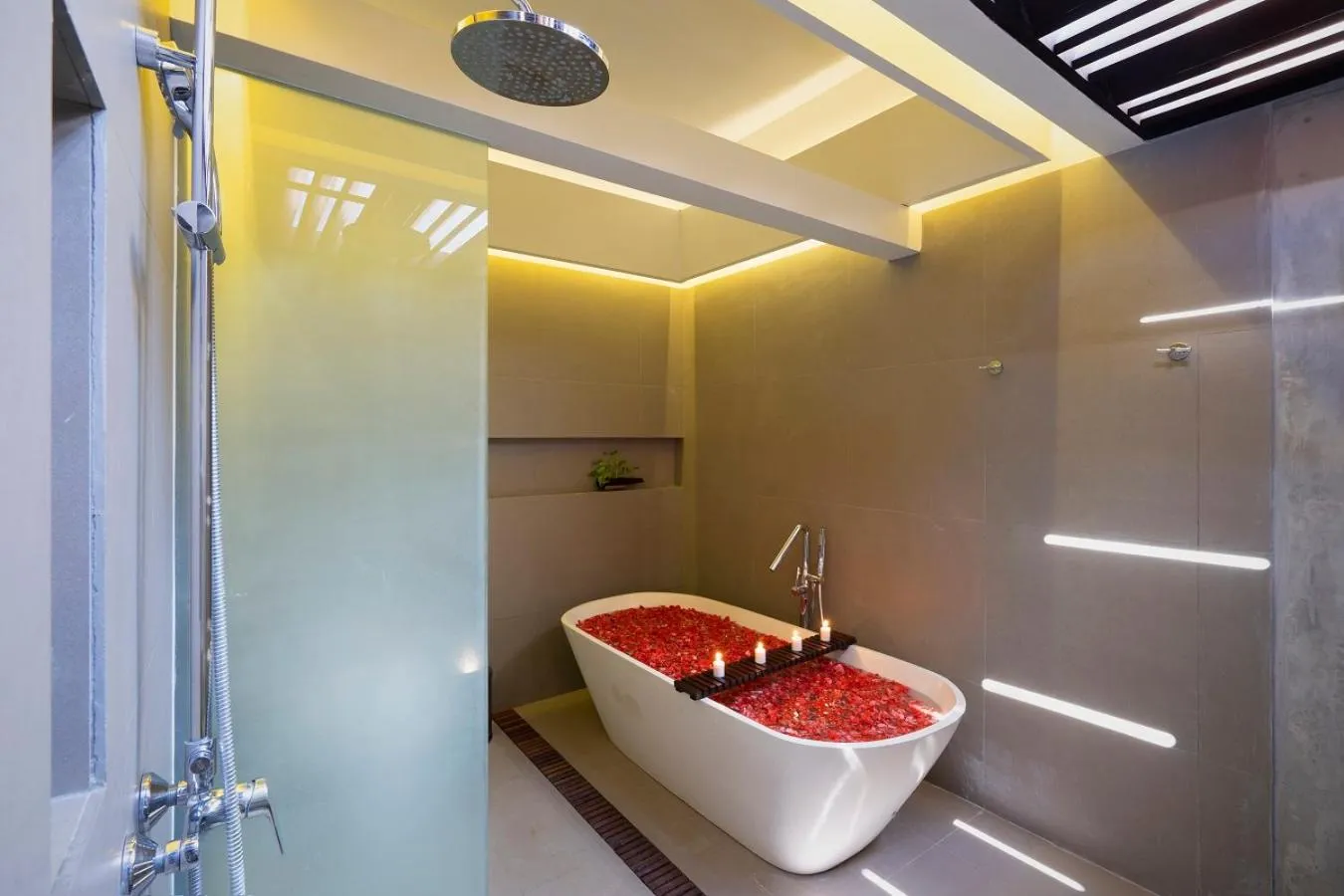 Bathroom in The Kemilau Hotel & Villa Canggu Bali