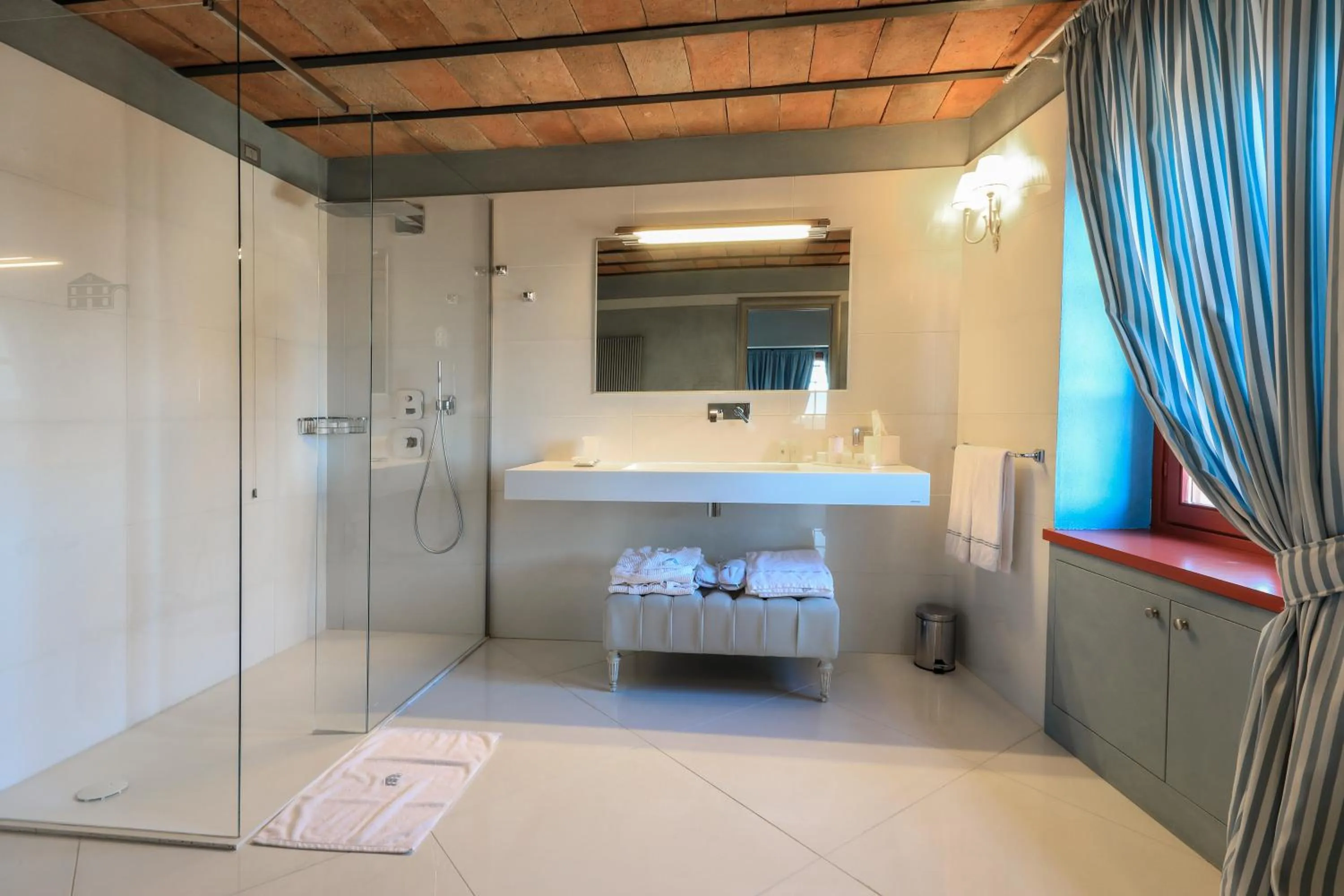 Bathroom in Relais Villa Prato