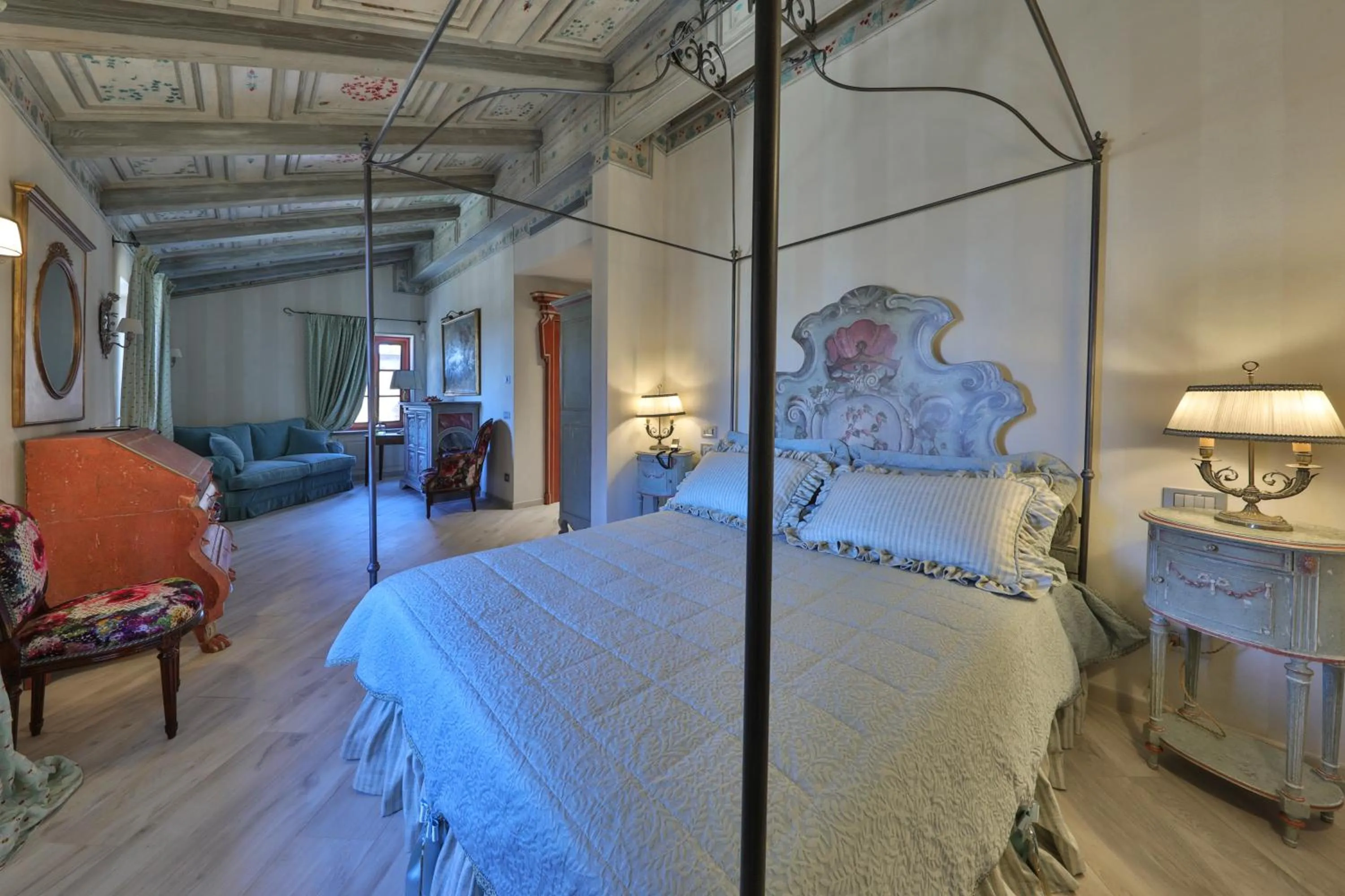 Photo of the whole room, Bed in Relais Villa Prato