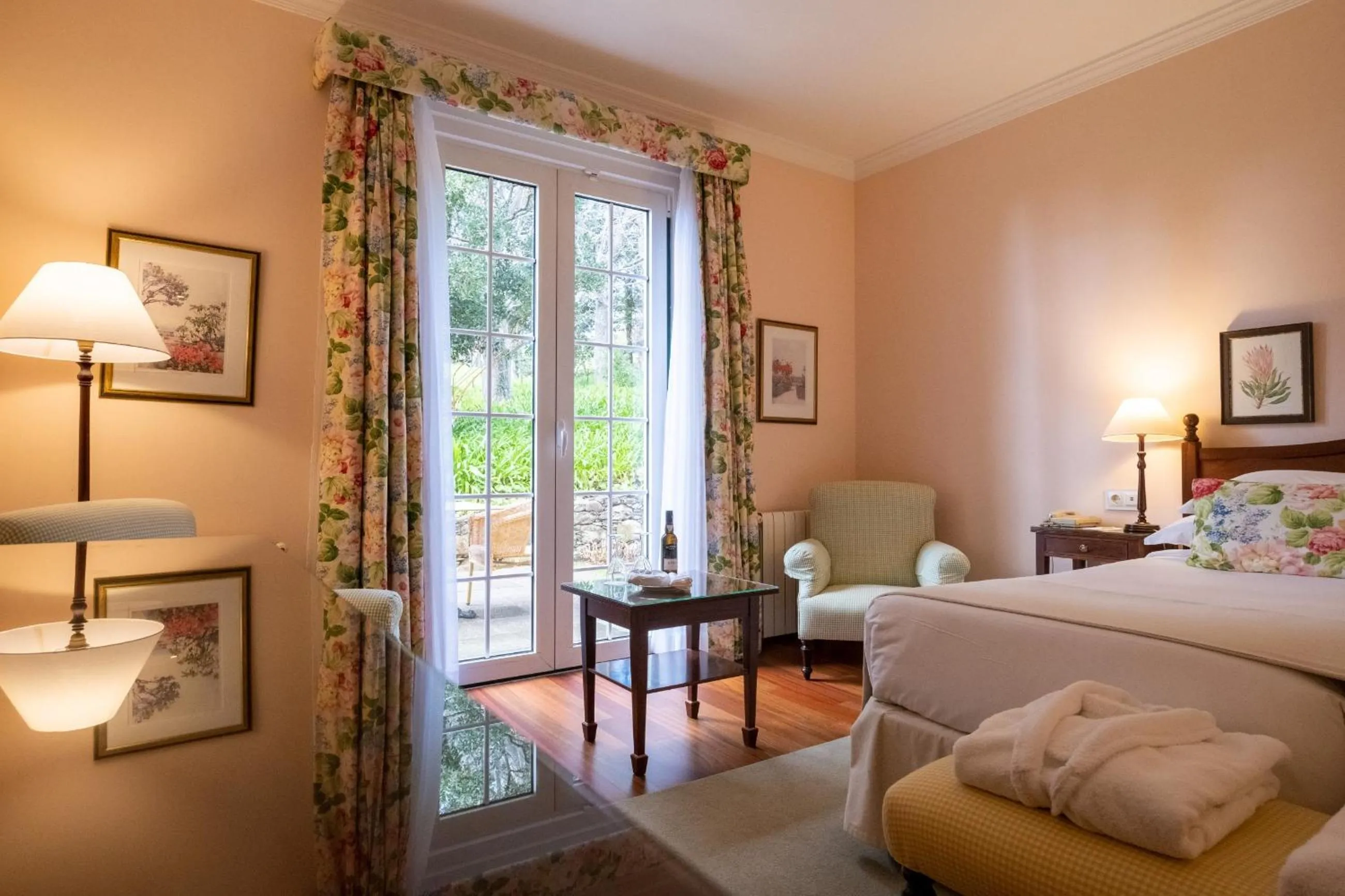 Bedroom, Bed in Casa Velha do Palheiro Relais & Chateaux