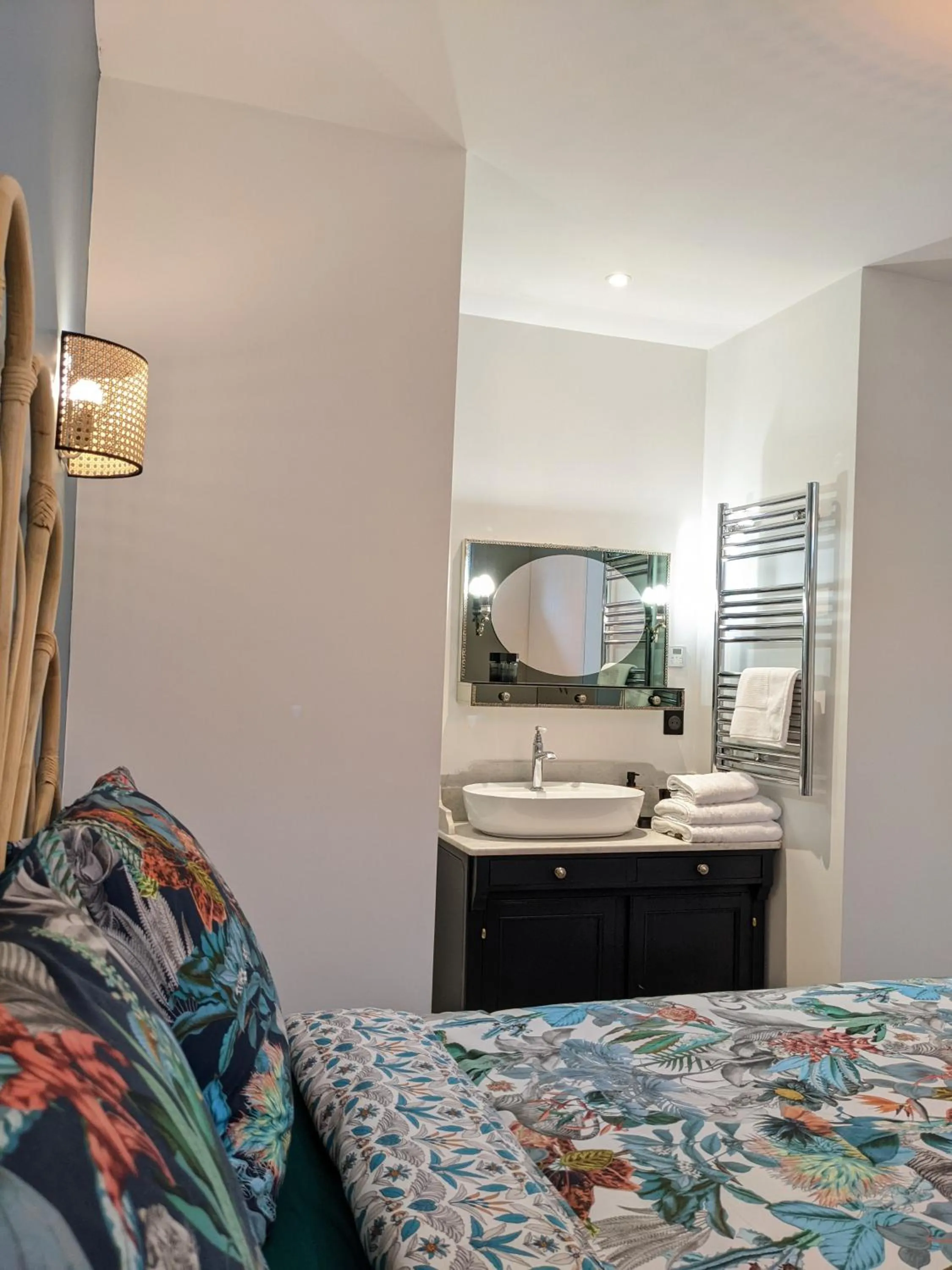 Bathroom, Bed in La Closerie