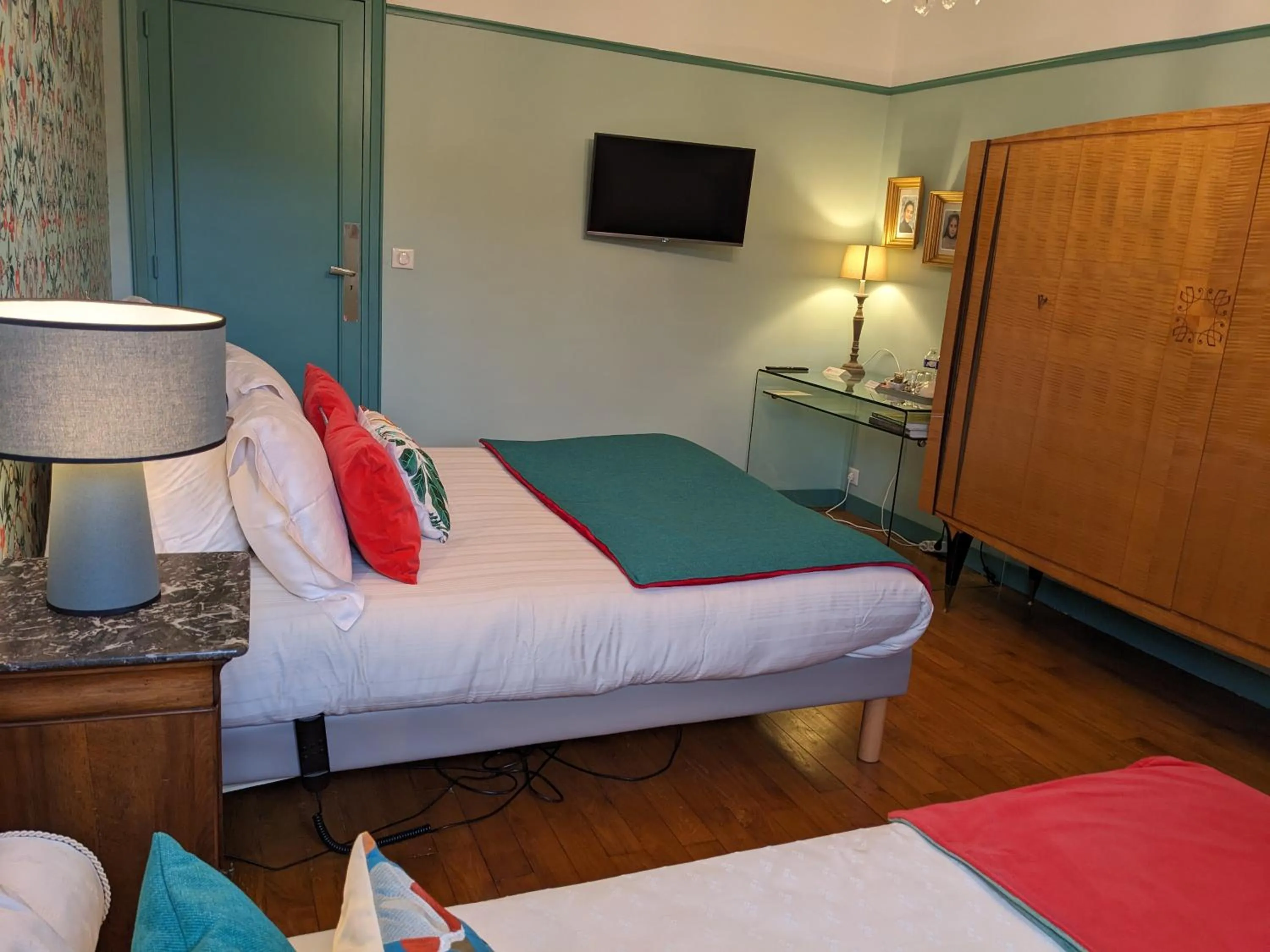 Photo of the whole room, Bed in La Closerie