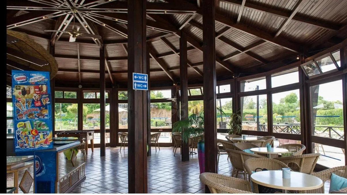 Restaurant/places to eat in Ondamar Hotel Apartamentos