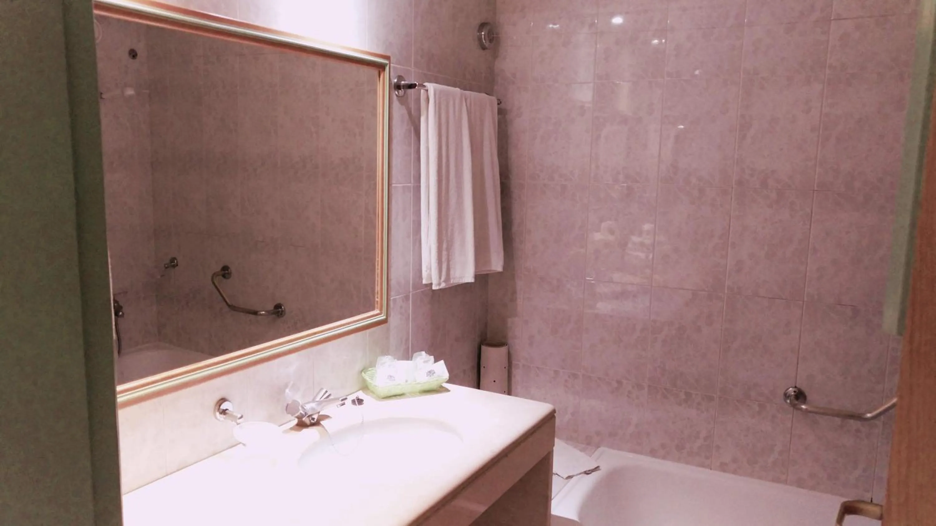 Bathroom in Ondamar Hotel Apartamentos