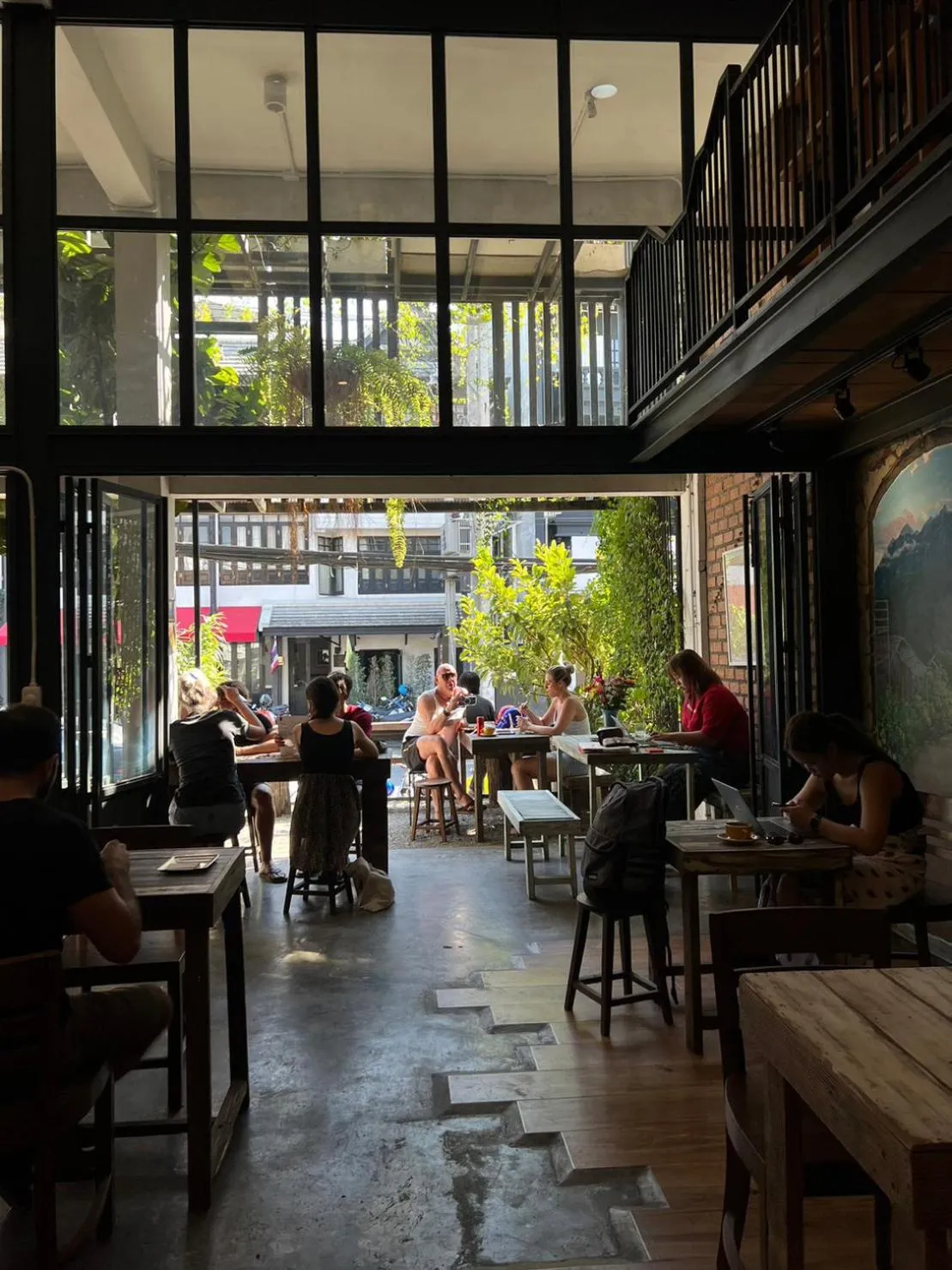 Restaurant/places to eat in Hobnob Hostel