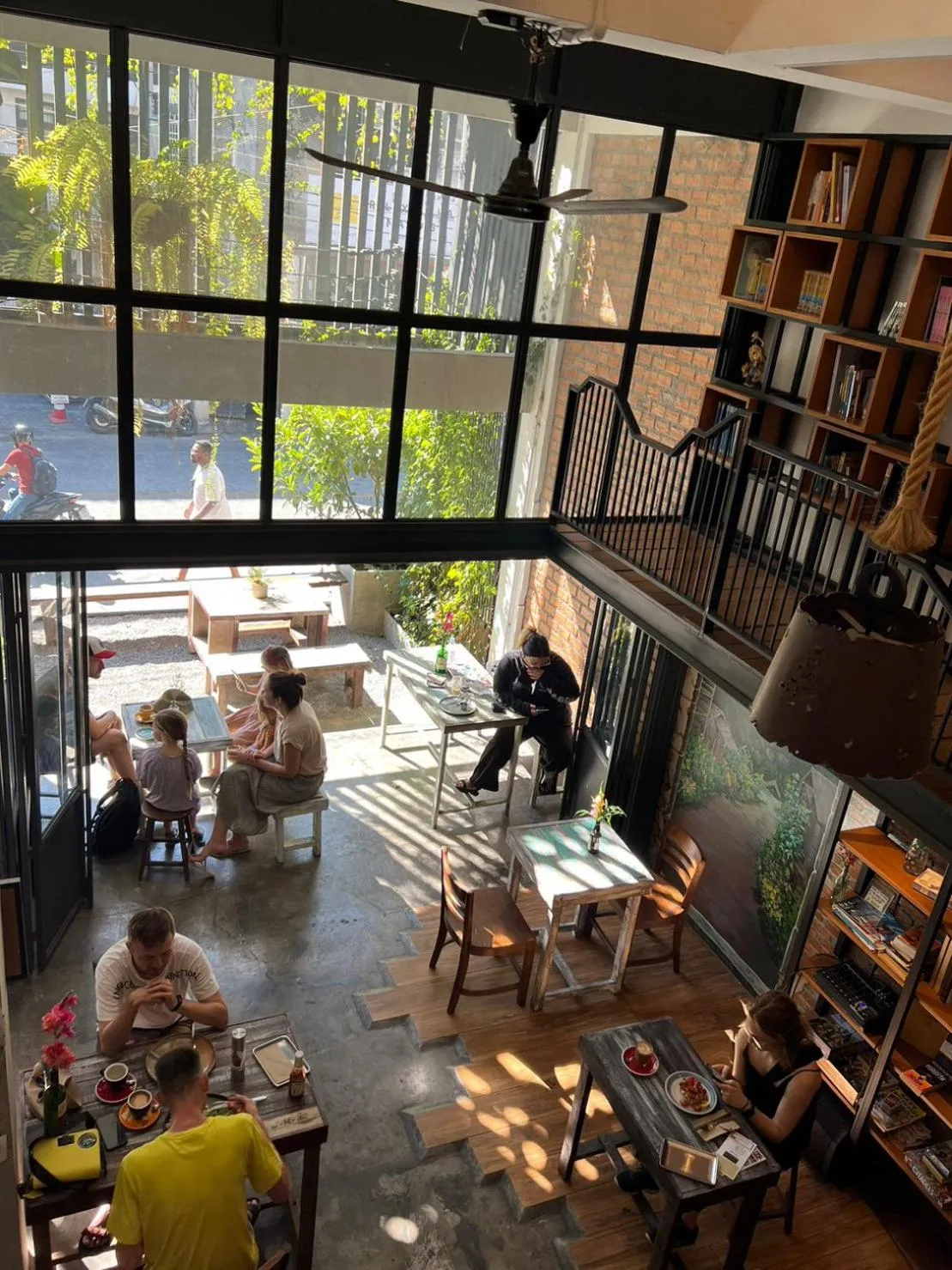 Restaurant/places to eat in Hobnob Hostel