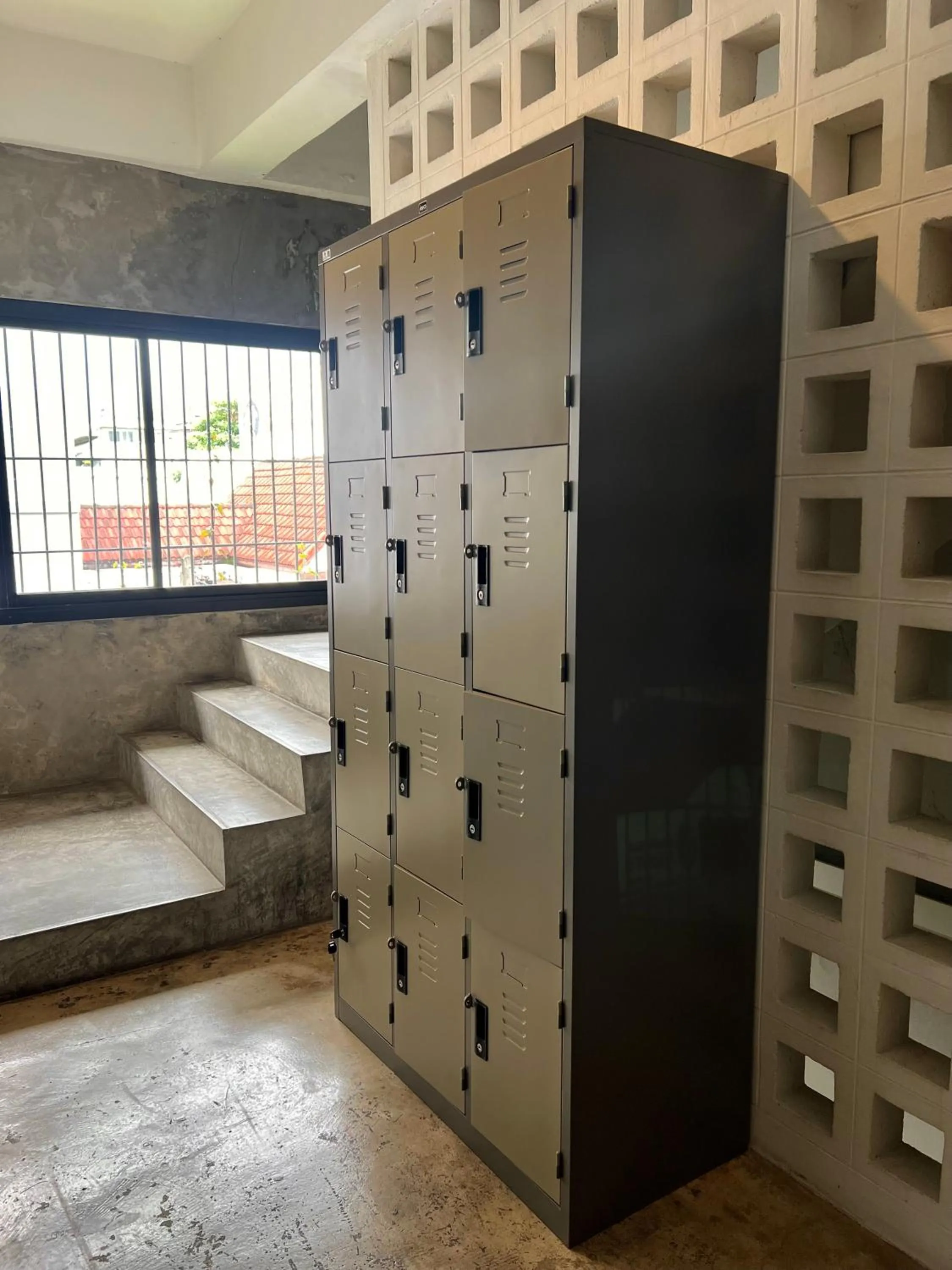 locker in Hobnob Hostel