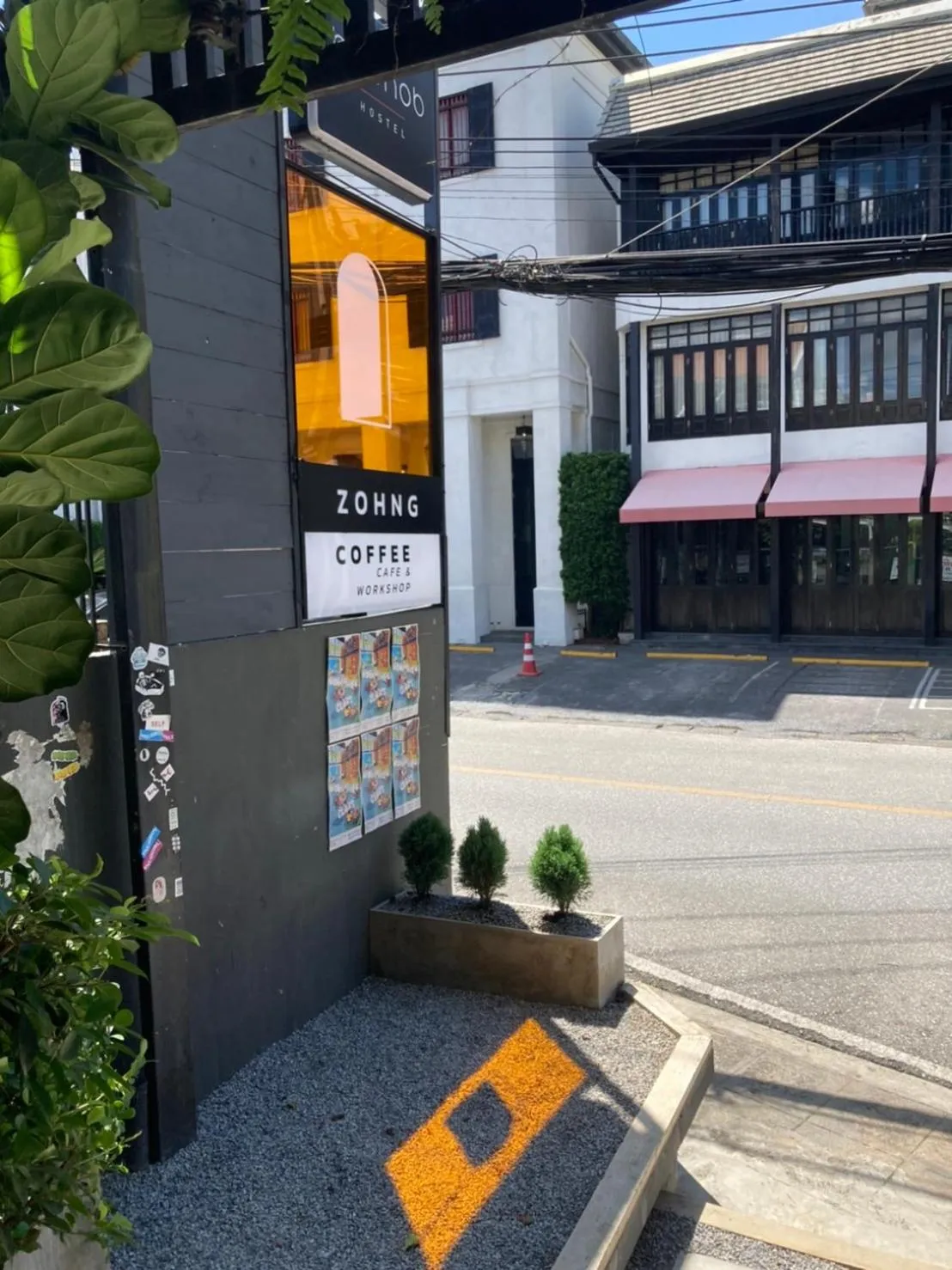 Facade/entrance in Hobnob Hostel