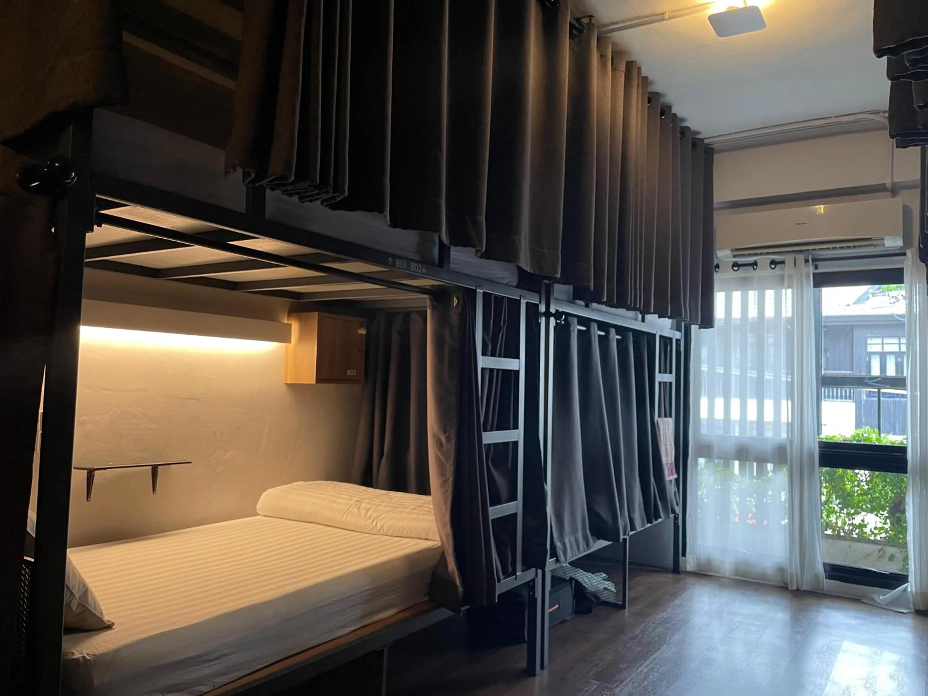 Bed in Hobnob Hostel