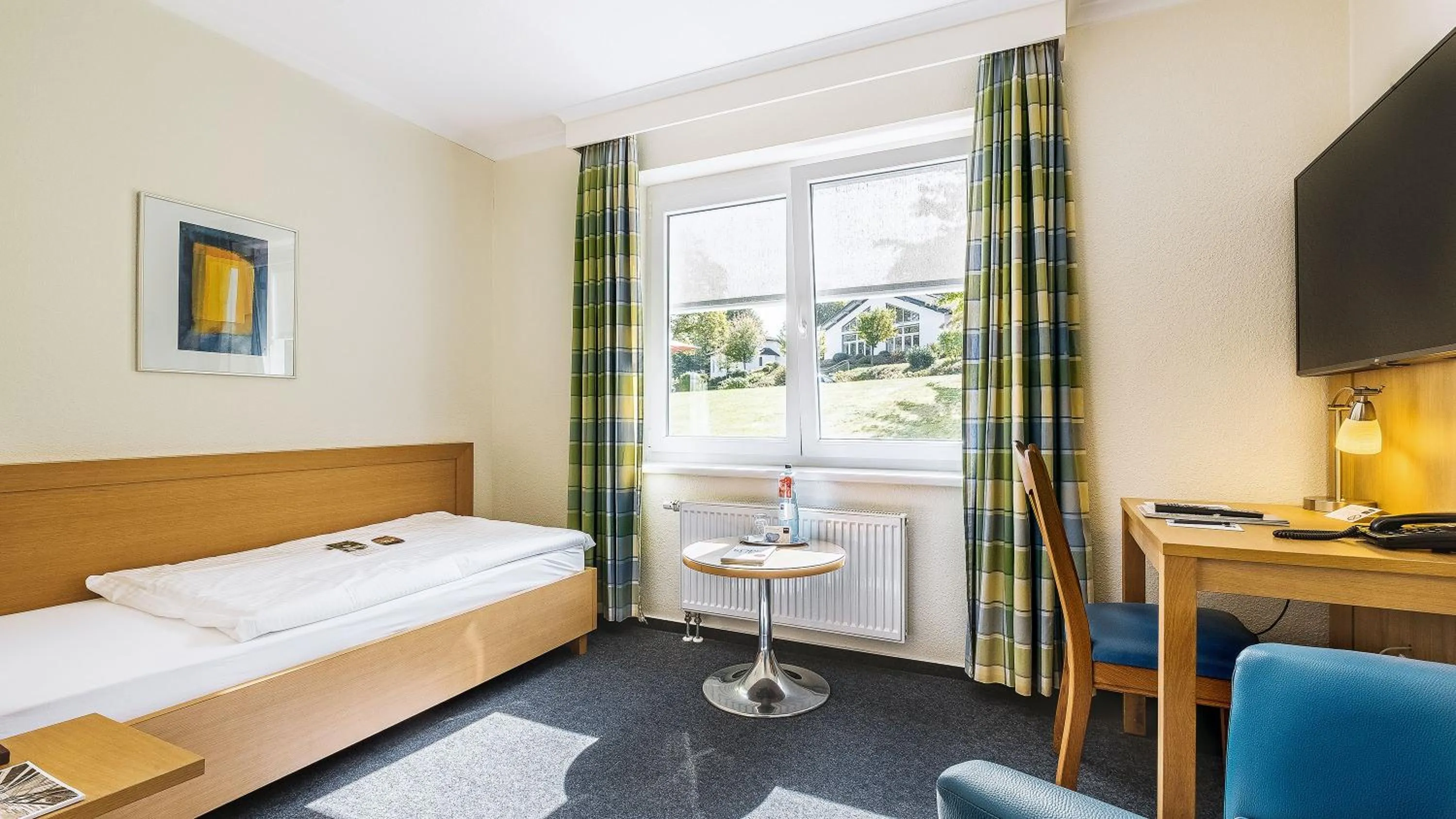 Photo of the whole room, Bed in Dorint Parkhotel Siegen