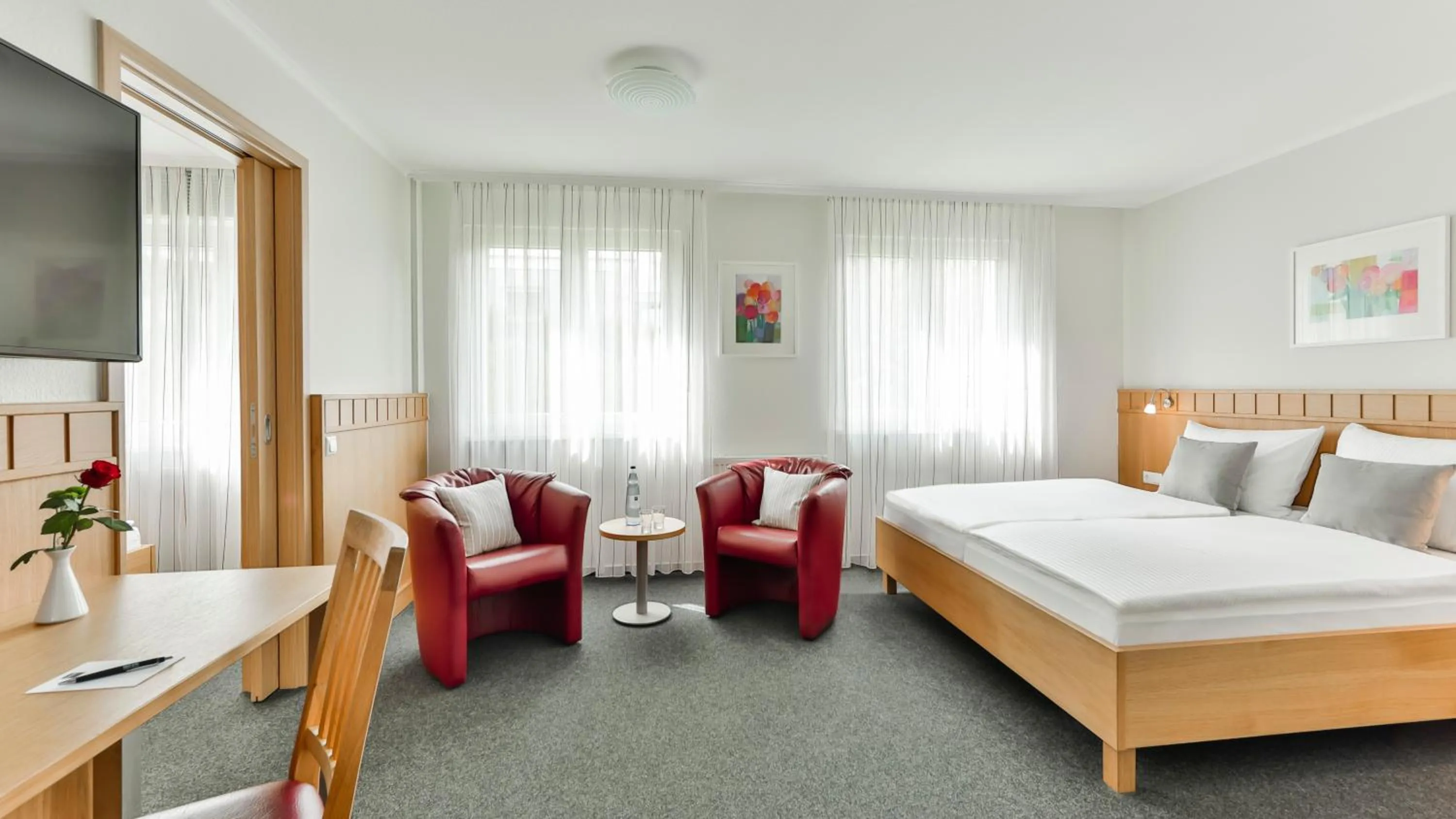 Photo of the whole room, Bed in Dorint Parkhotel Siegen