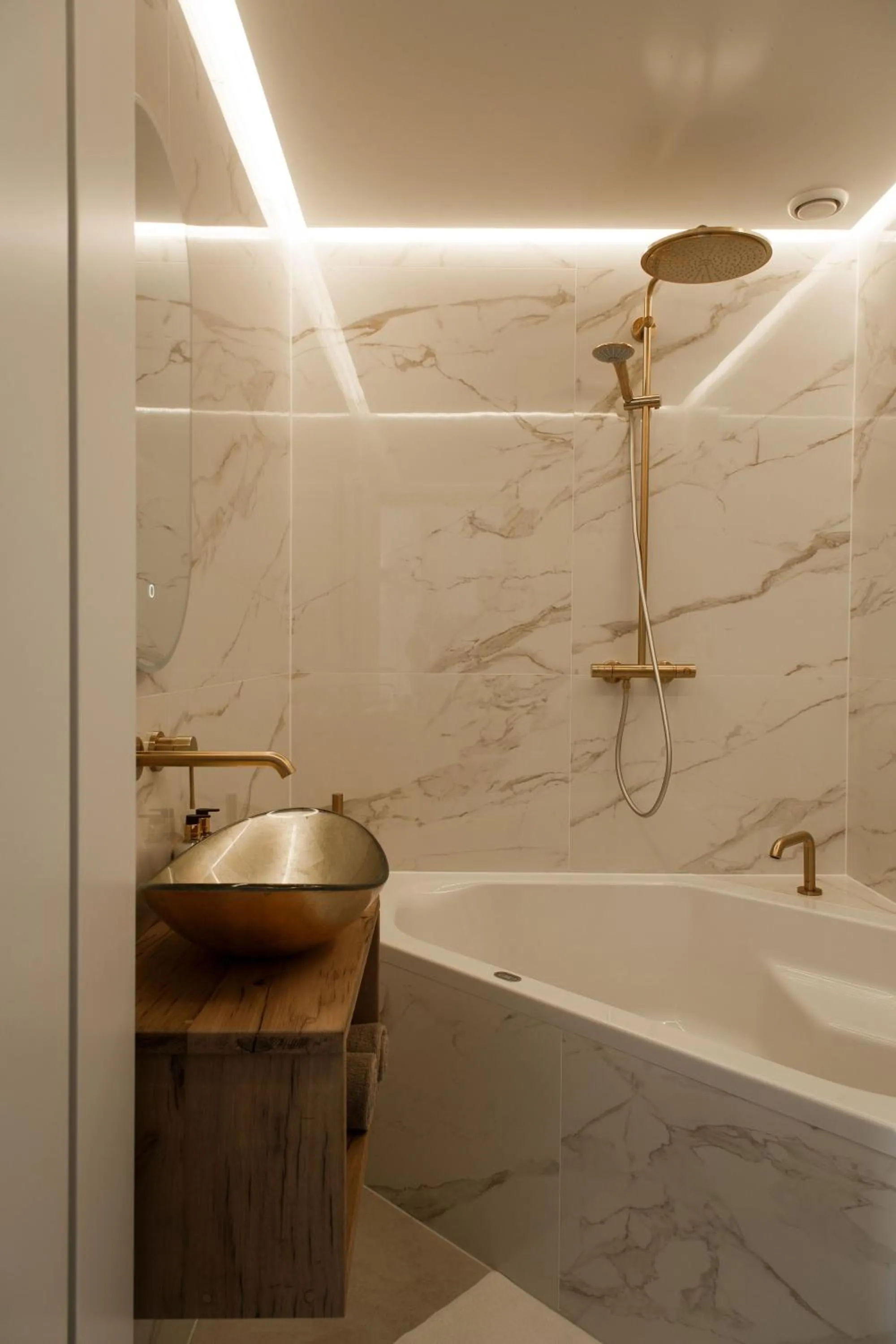 Bath in Boutique Hotel Elburg met Tapperij