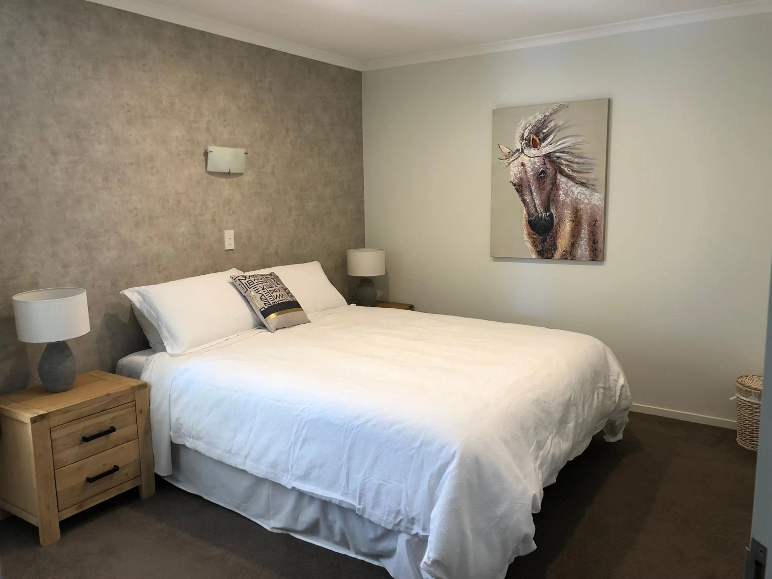 Bed in Baycourt Lakefront Motel