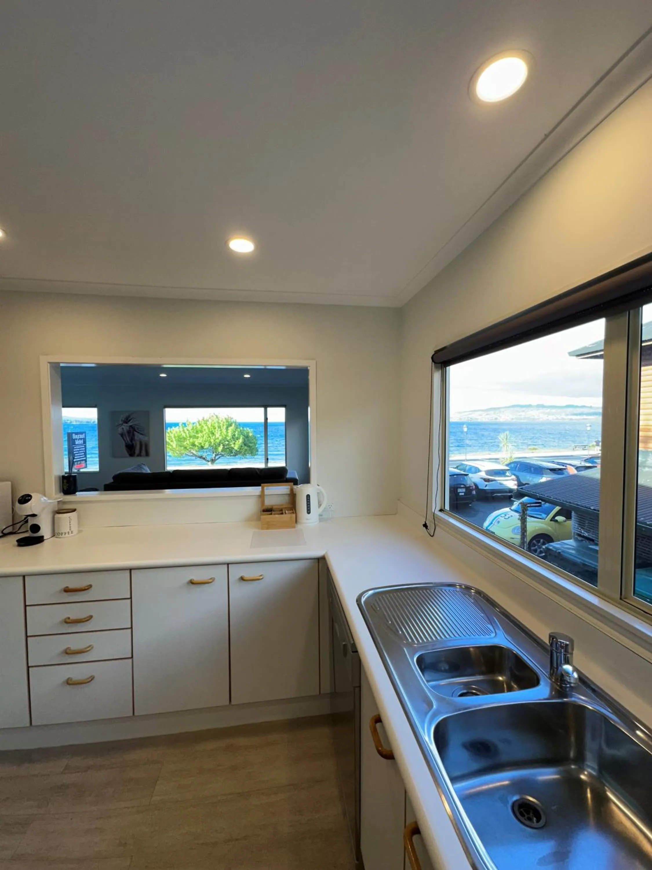 Lake view in Baycourt Lakefront Motel