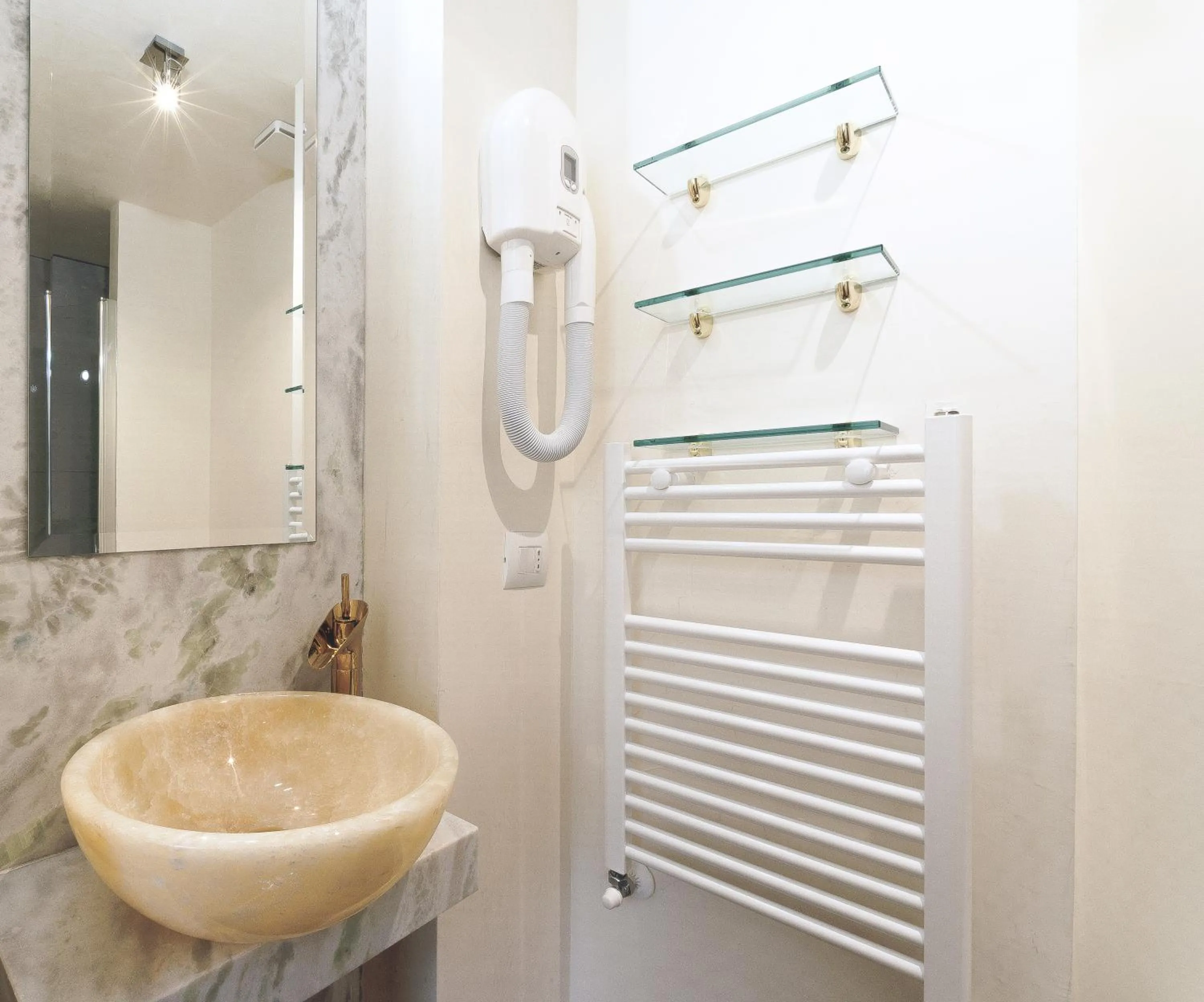 Shower in Rivière Private Rooms Alla Scala