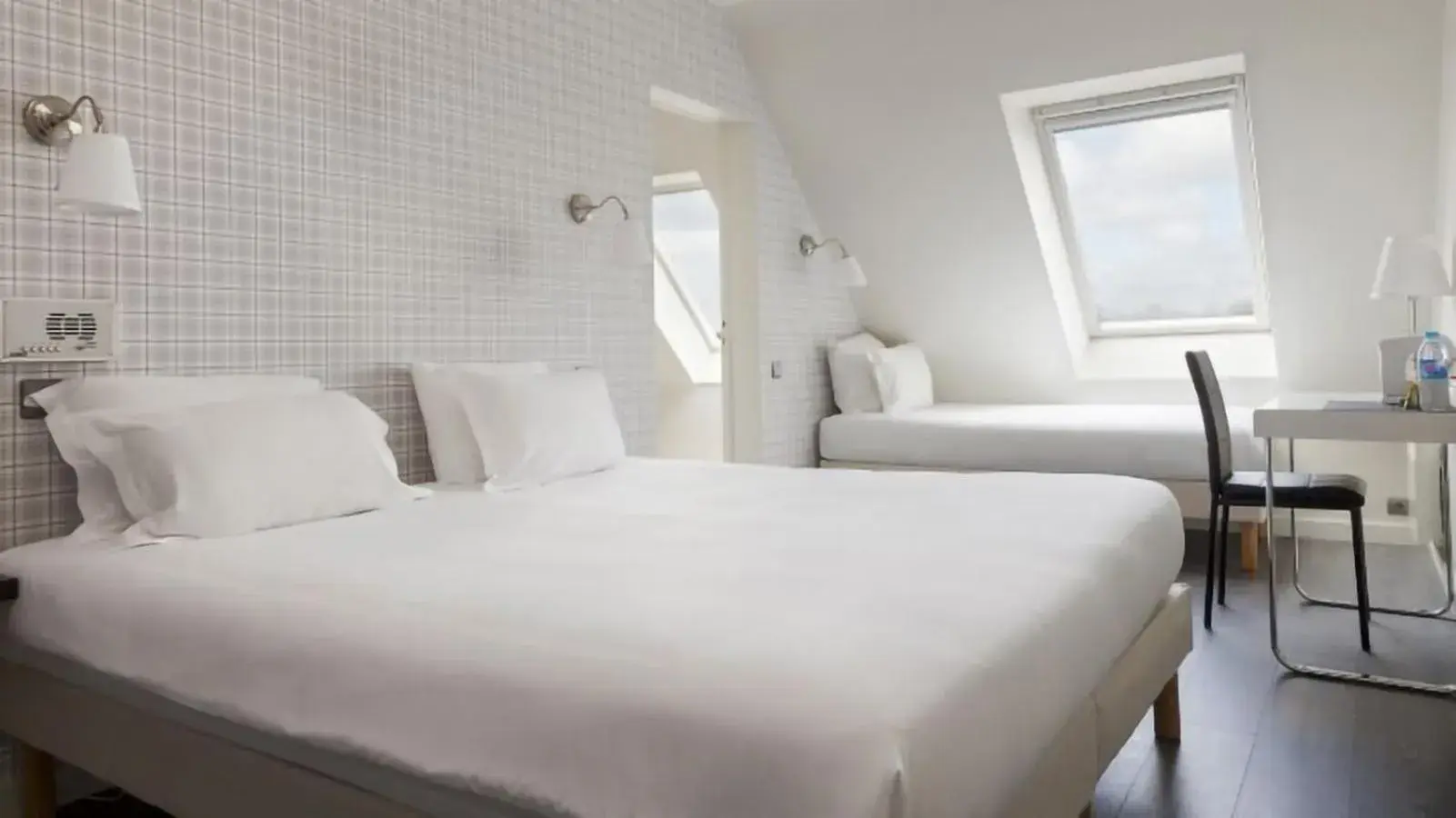 Comfort Triple Room in La Voile Rouge Comfort Triple Room in La Voile Rouge