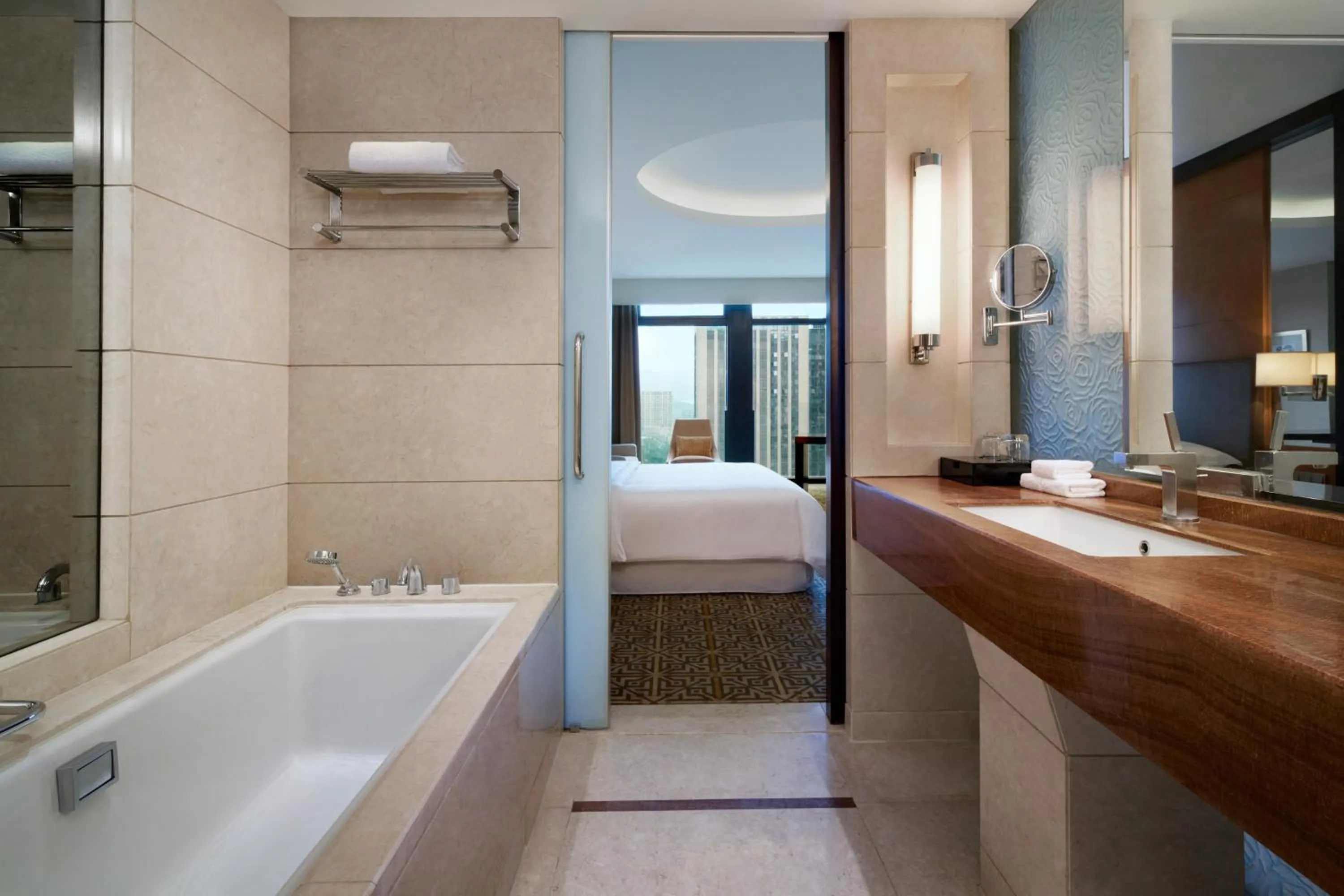 Bathroom, Bed in Sheraton Jinan Hotel