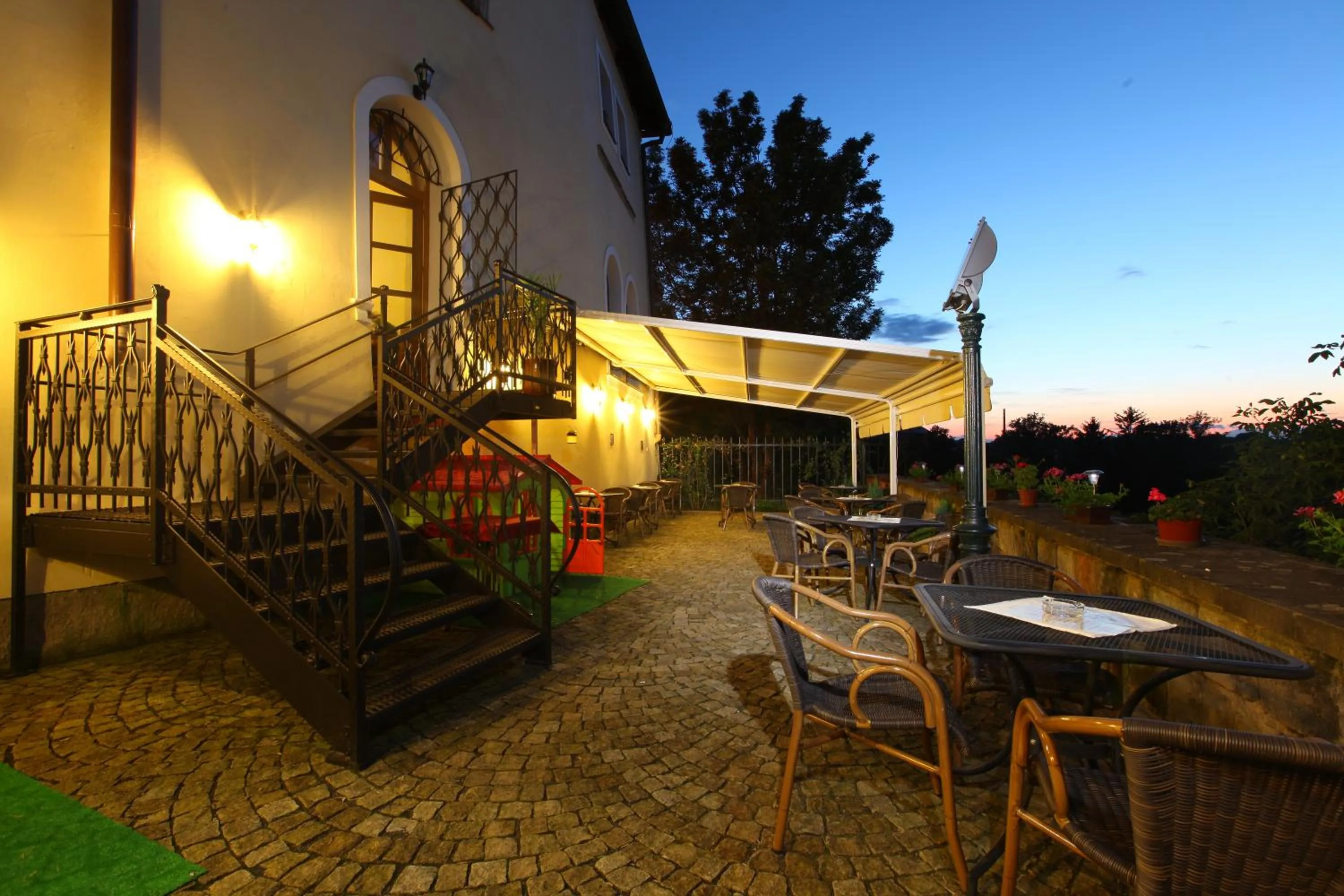 Restaurant/places to eat in Hotel Fortna