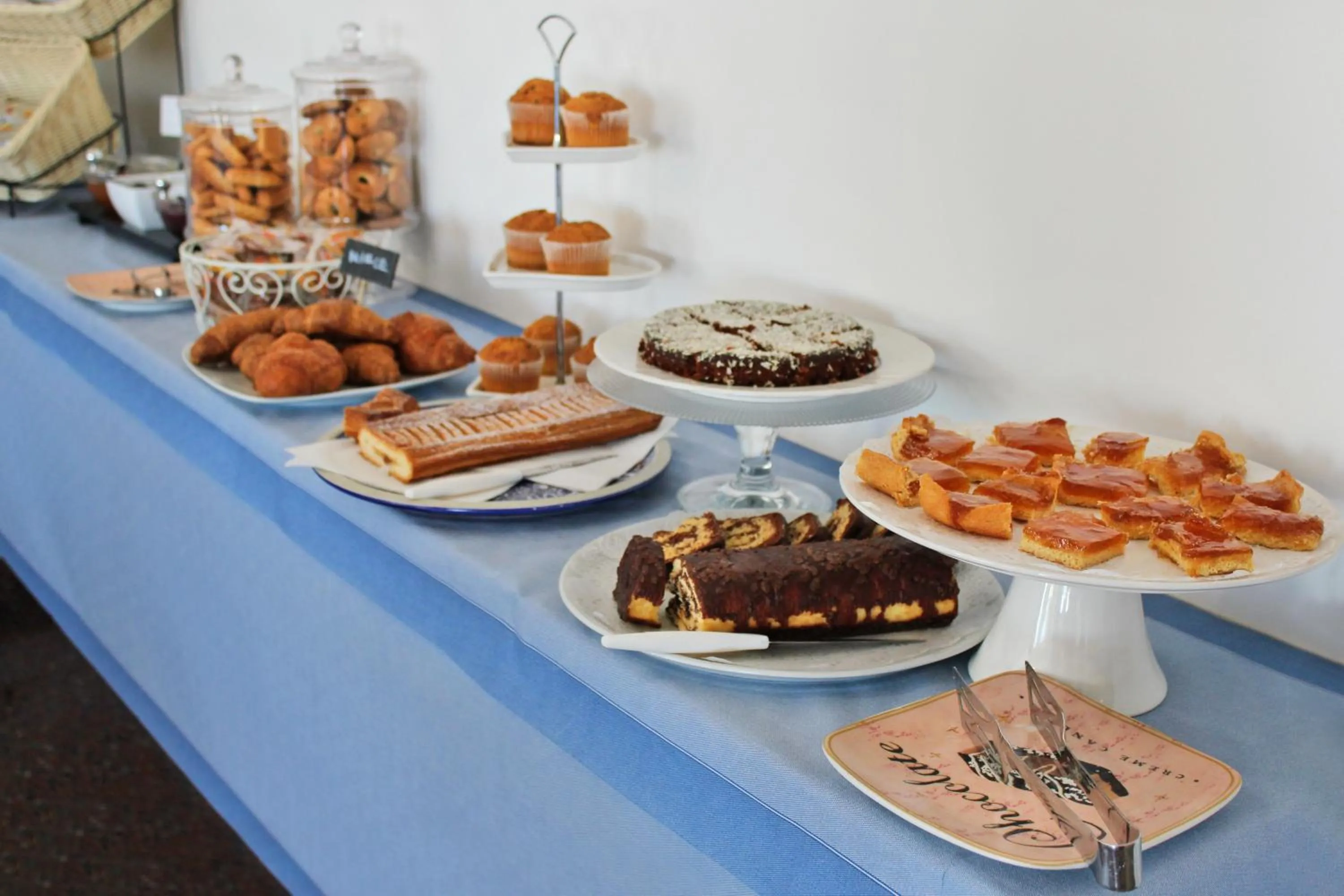 Buffet breakfast in Hotel Touring