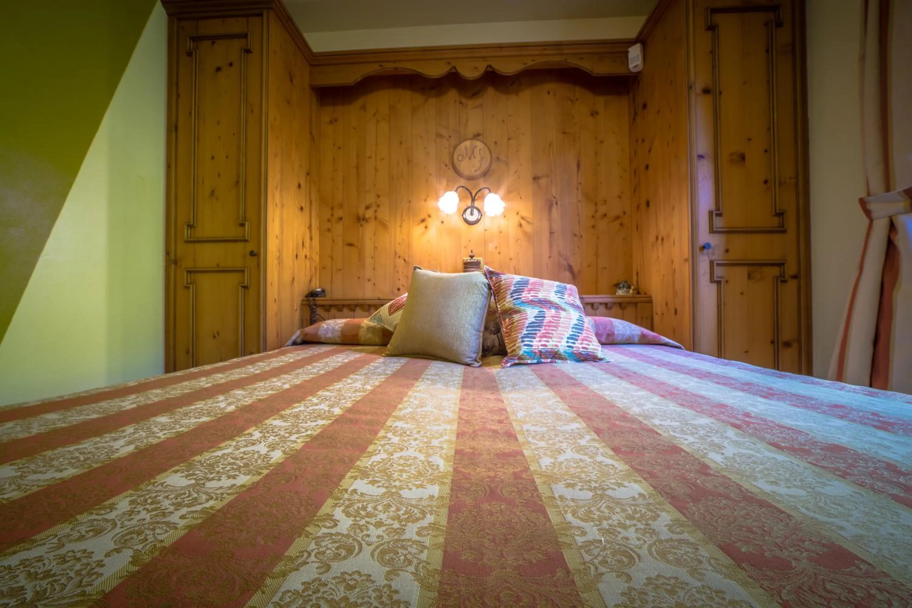 Bed in Hotel Lo Fleyé