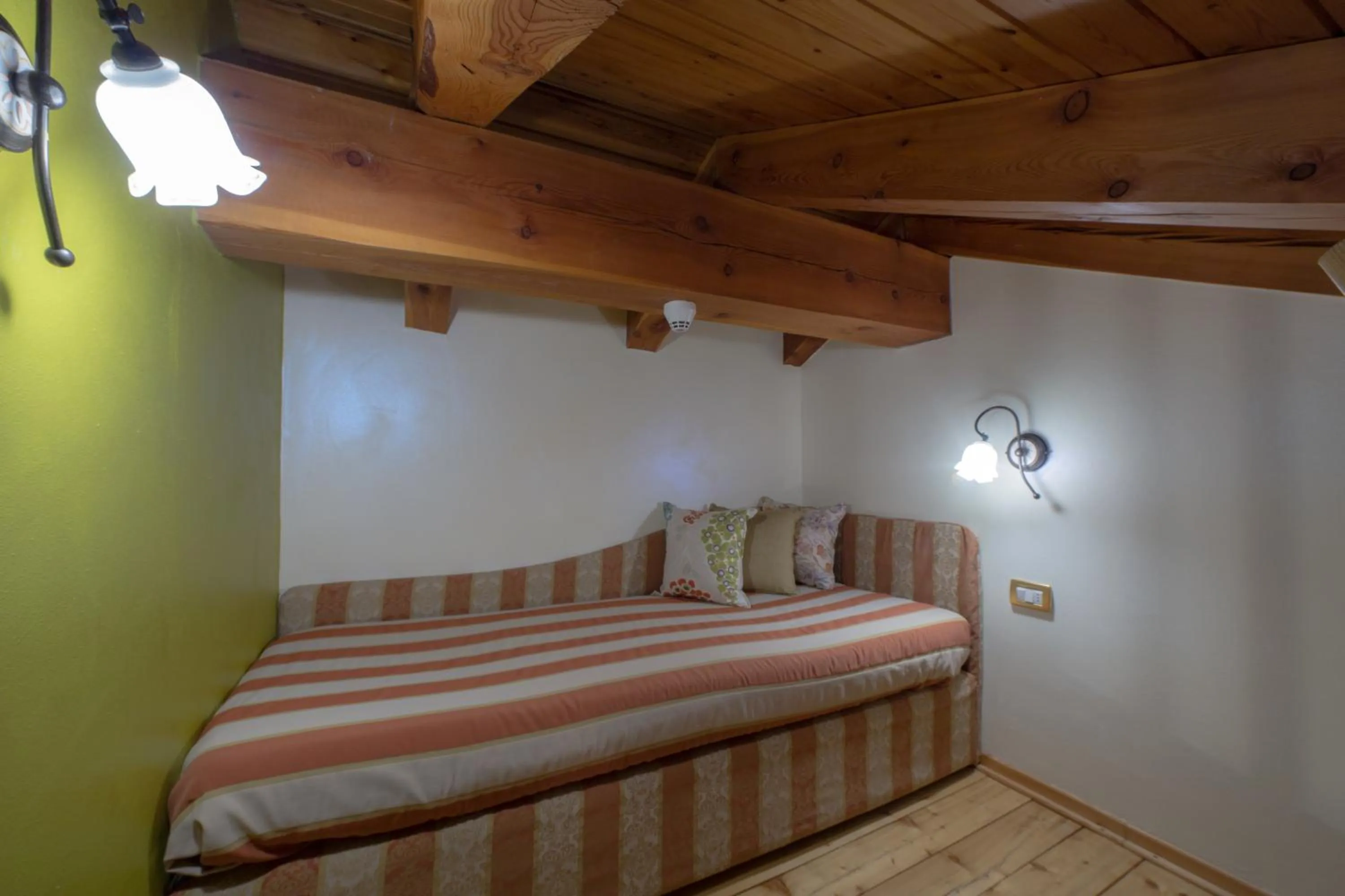 Bedroom, Bed in Hotel Lo Fleyé