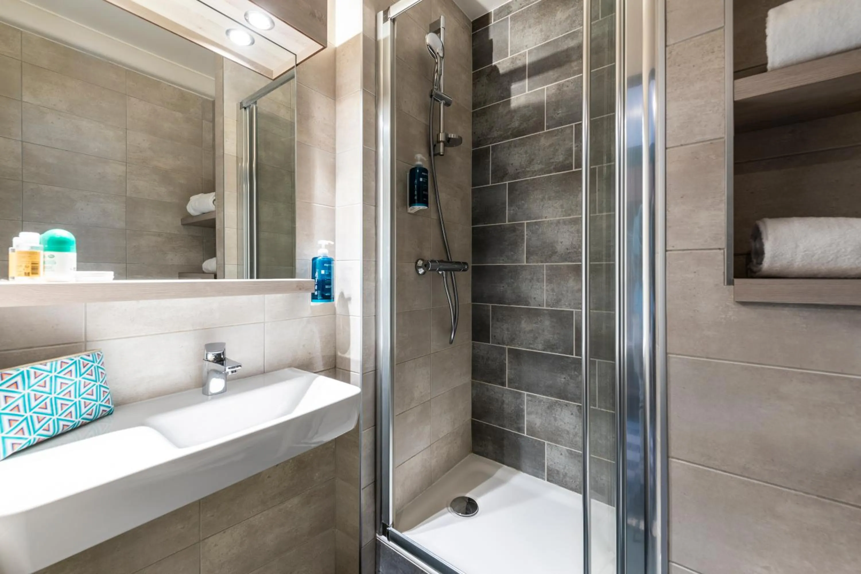 Bathroom in Hotel Le Lumière