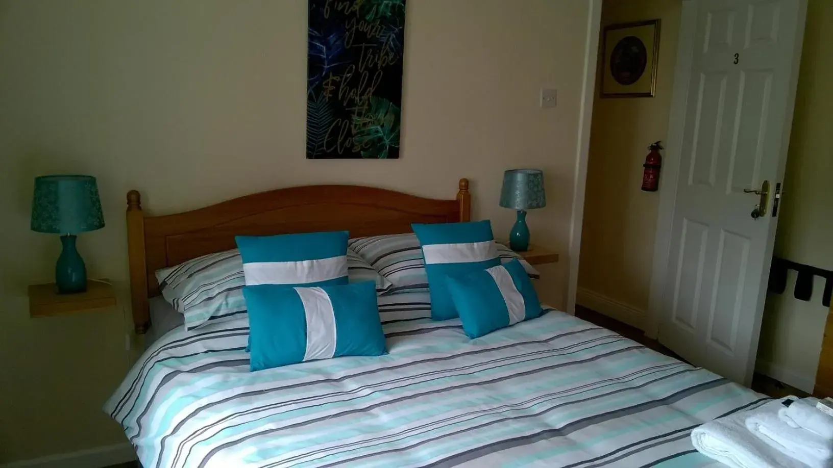 Deluxe Double Room with Shower - single occupancy in The Townhouse Deluxe Double Room with Shower - single occupancy in The Townhouse