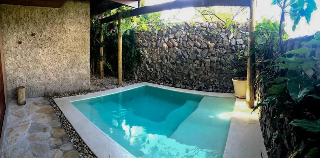 Swimming pool in Aloha Village Bangalôs