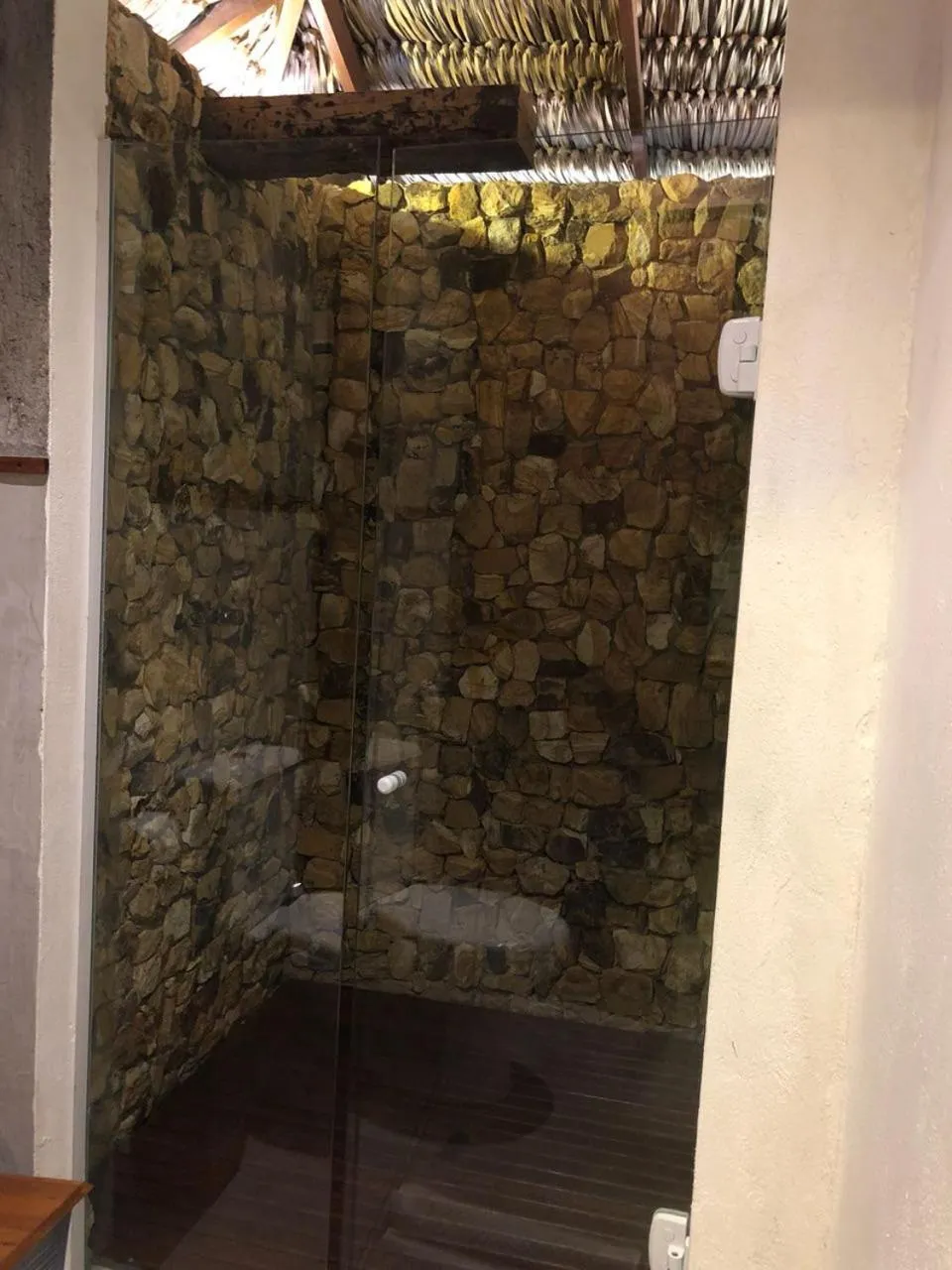 Bathroom in Aloha Village Bangalôs