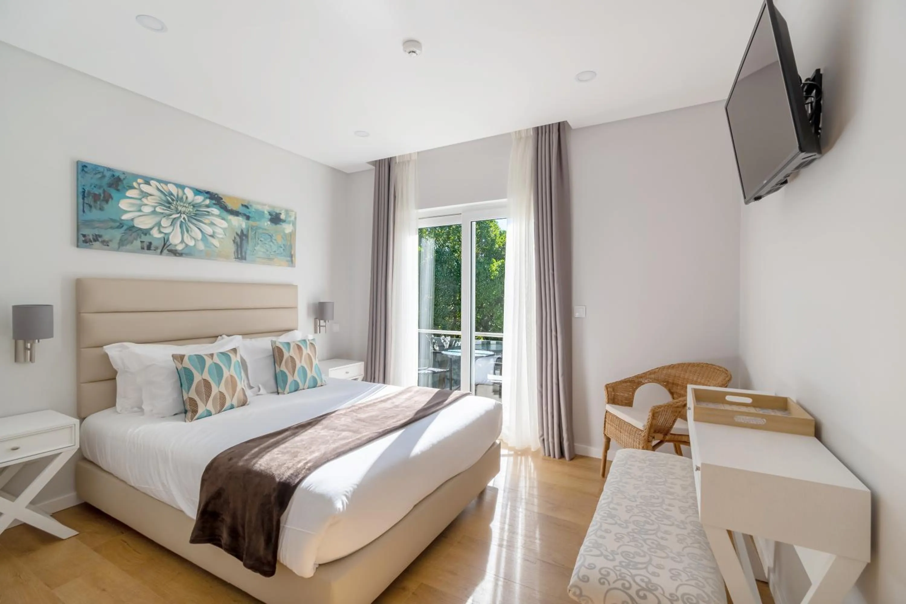 Bedroom, Bed in Silver Seahorse Garden Retreat