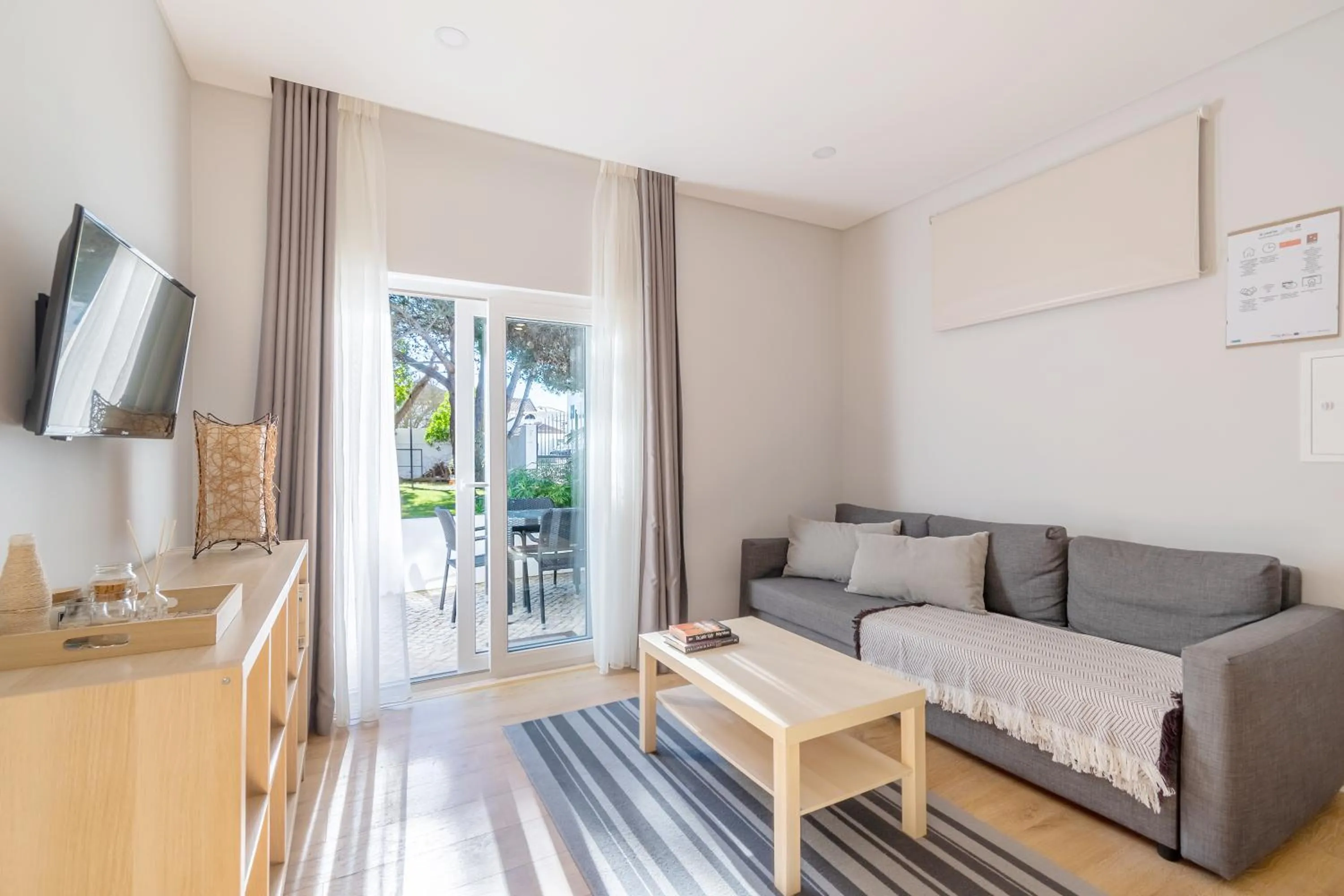 TV and multimedia in Silver Seahorse Garden Retreat