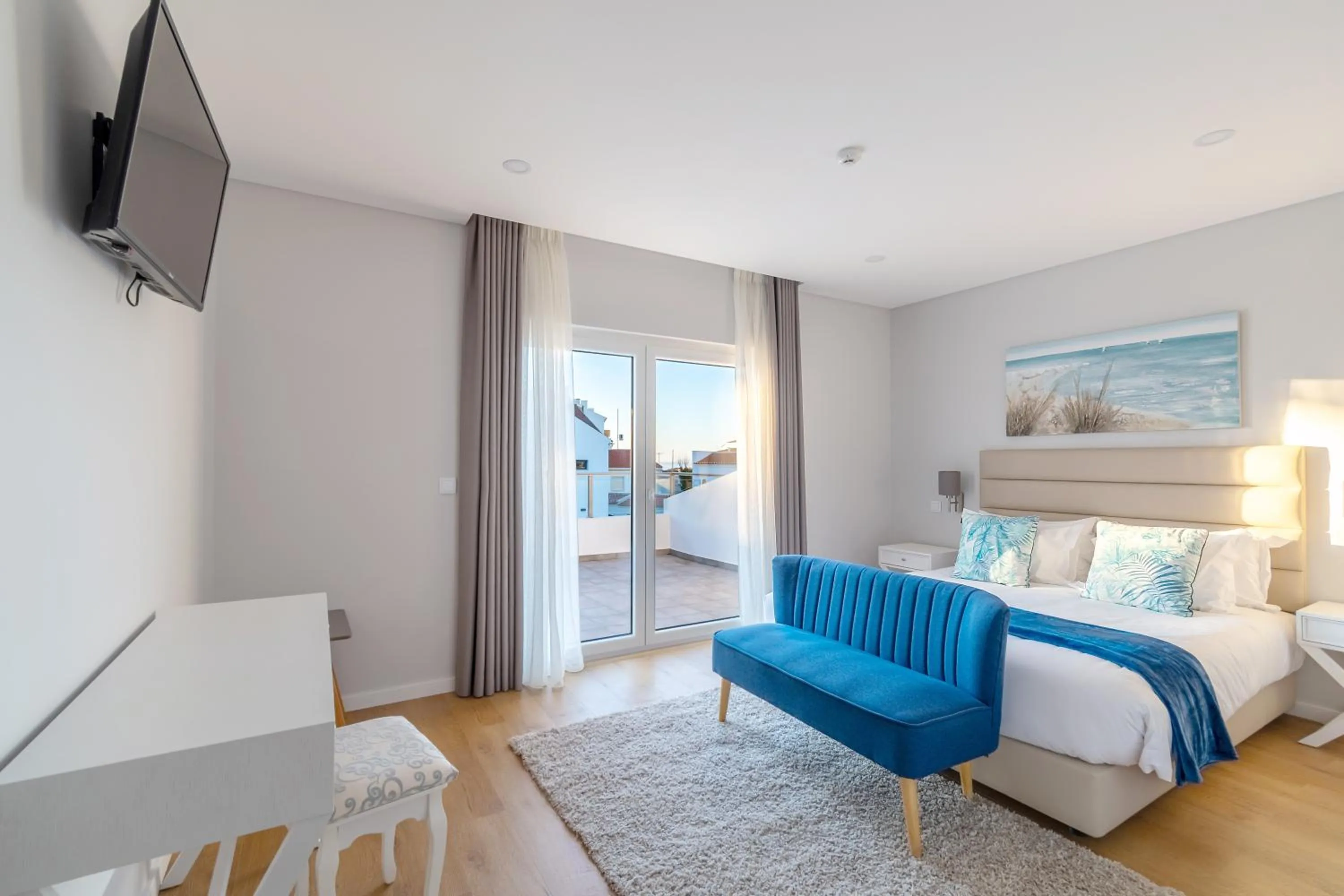 Bedroom, Bed in Silver Seahorse Garden Retreat