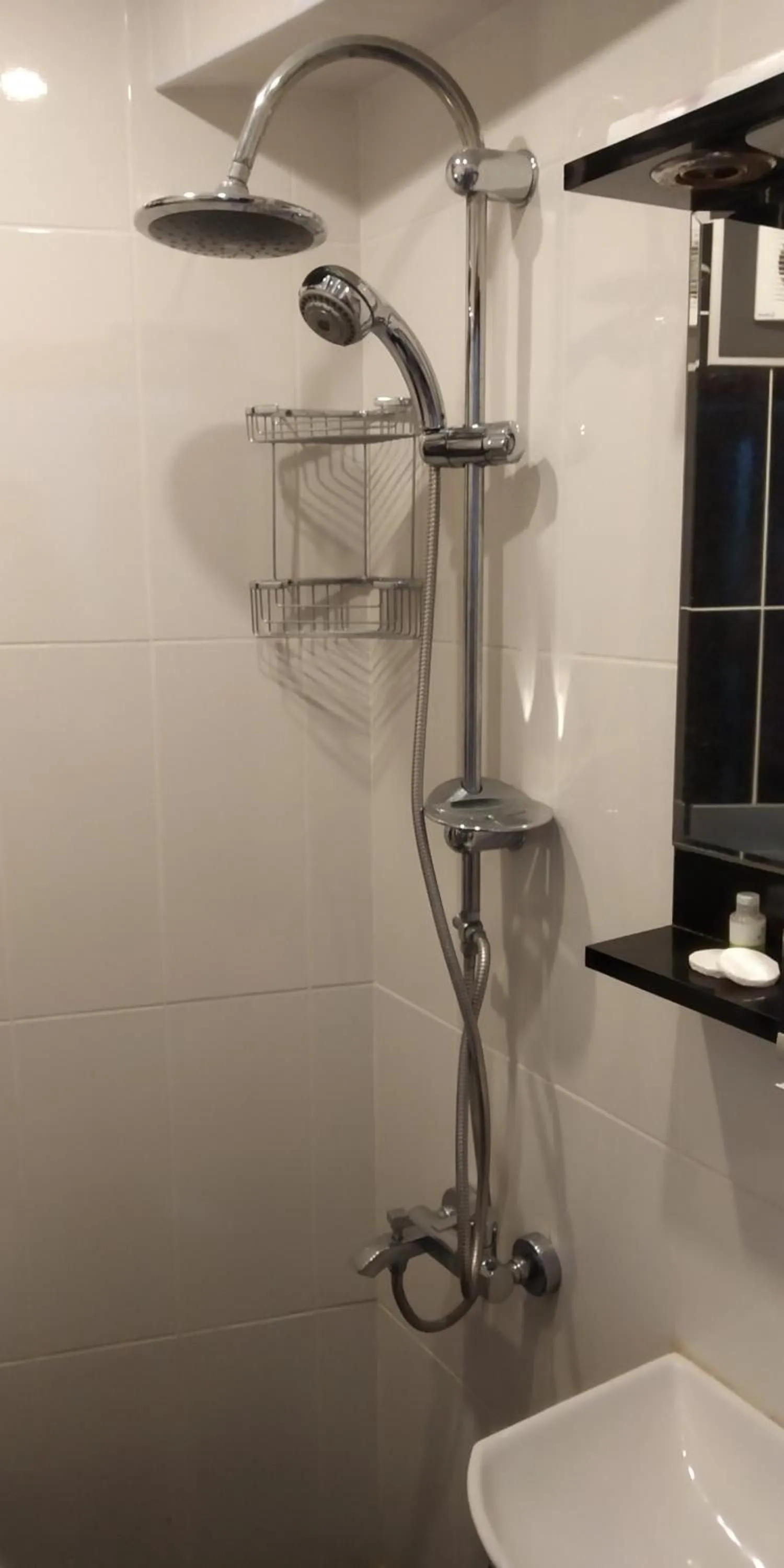 Shower in Seahouse Suites