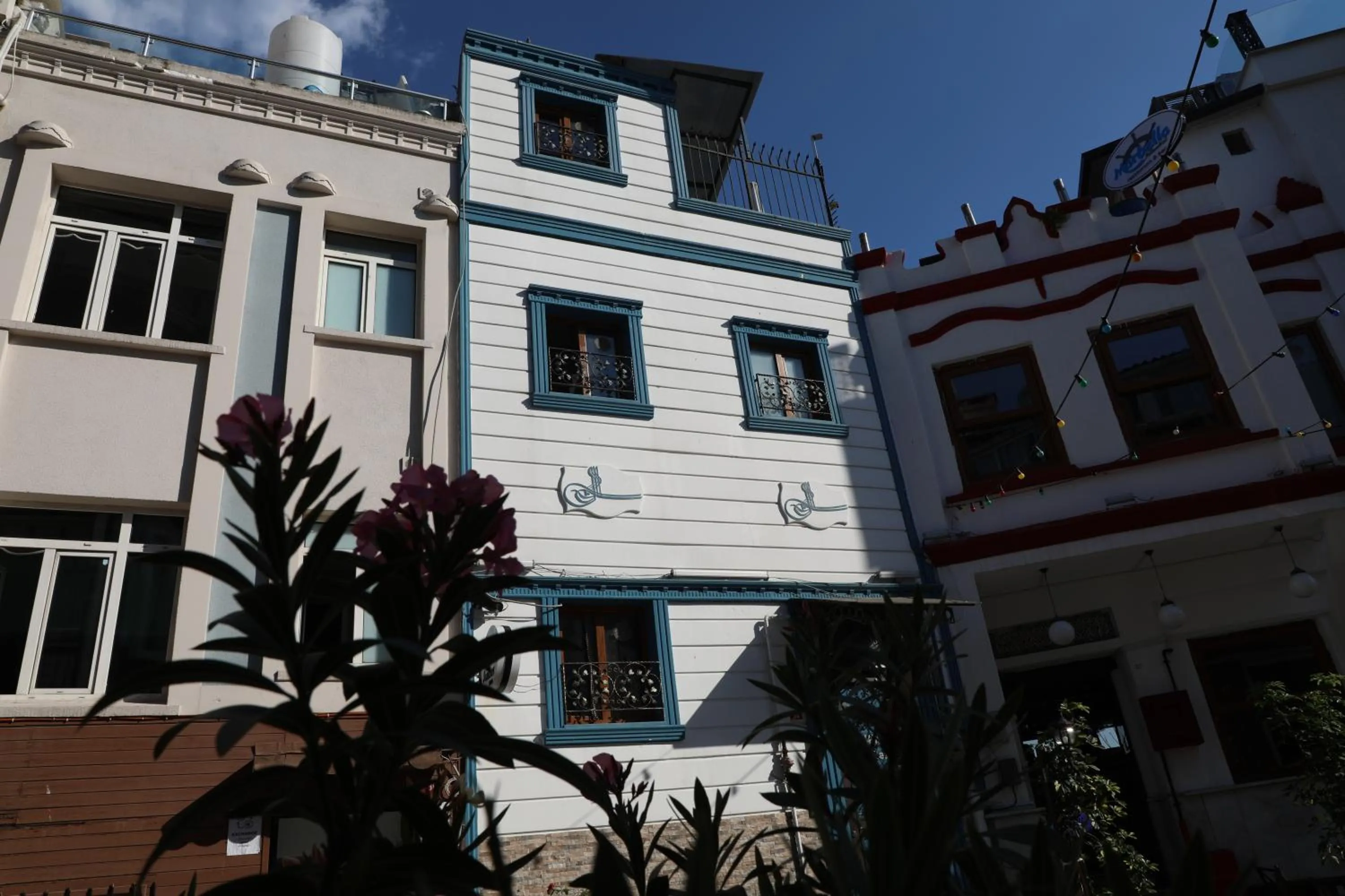 Property building in Seahouse Suites