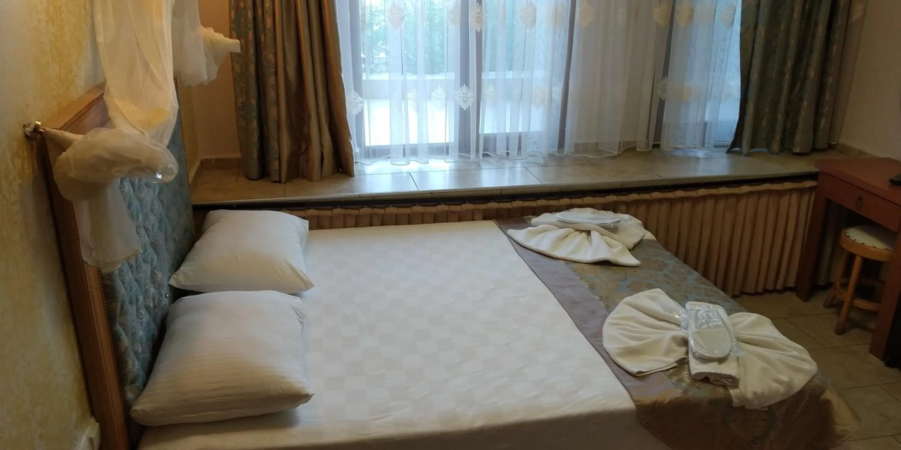 Bedroom, Bed in Seahouse Suites