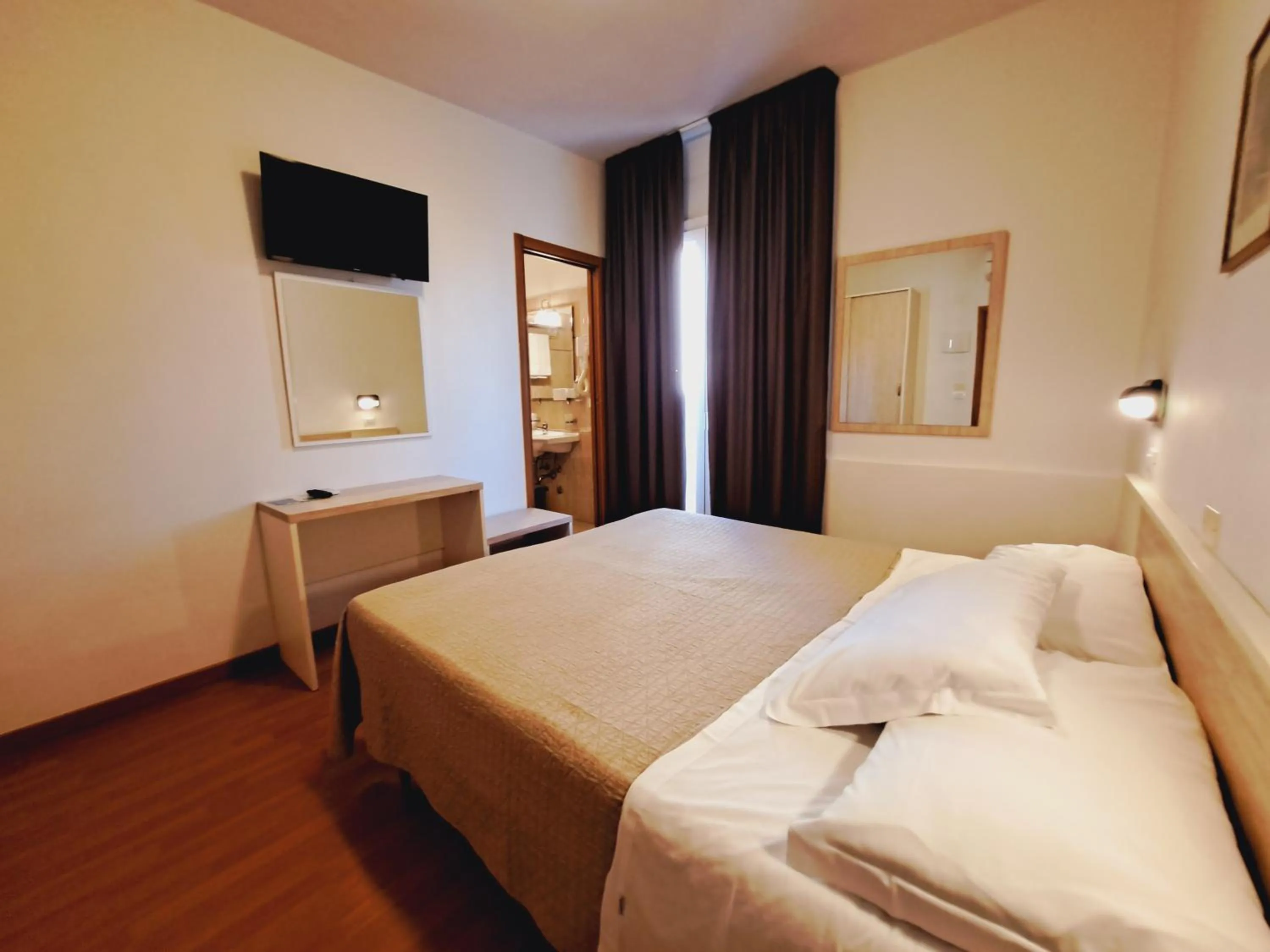 Bedroom, Bed in Hotel Butterfly Wellness & Spa