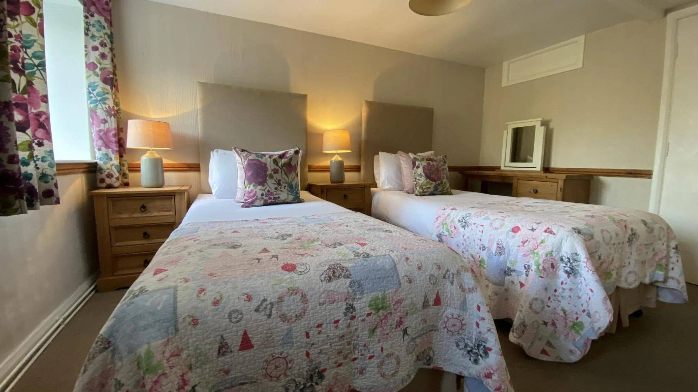 Bedroom, Bed in The New Inn