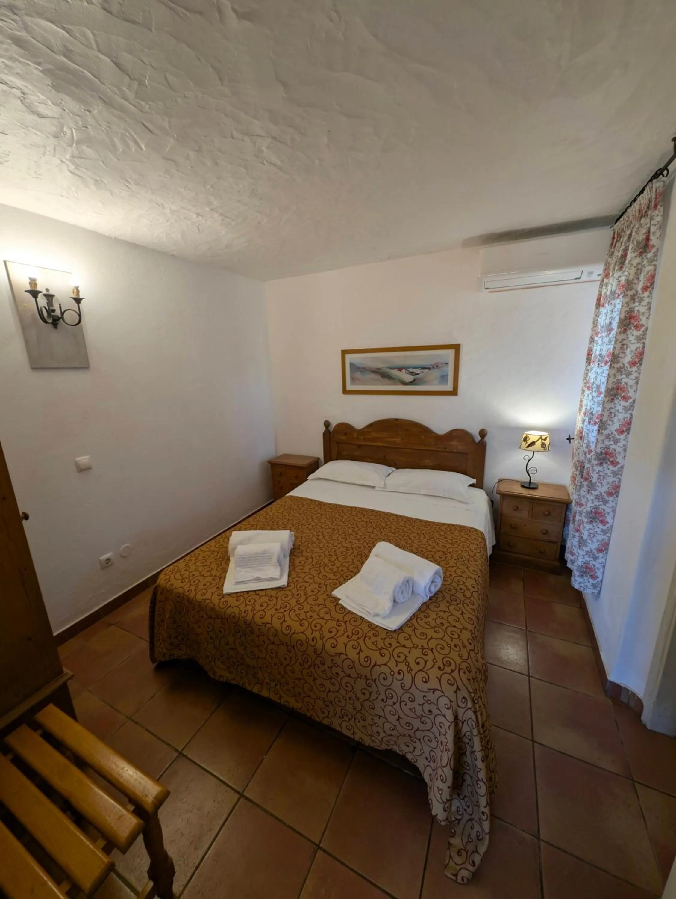 Bedroom, Bed in Quinta do Mar - Country & Sea Village