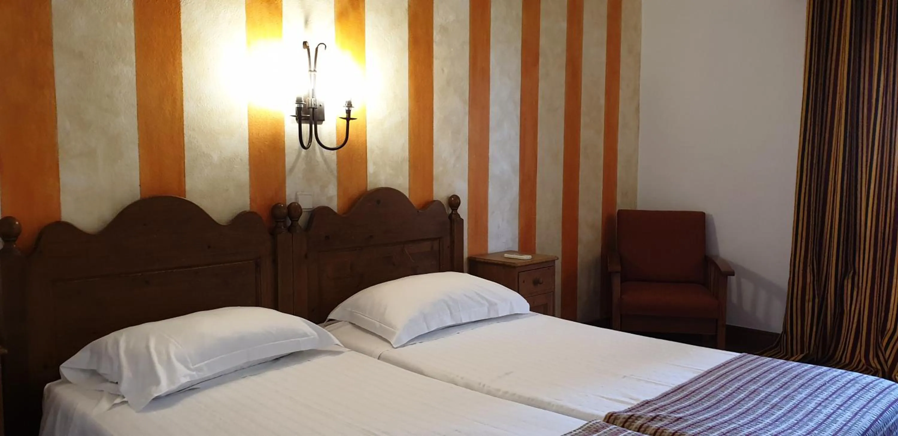 Bedroom, Bed in Quinta do Mar - Country & Sea Village