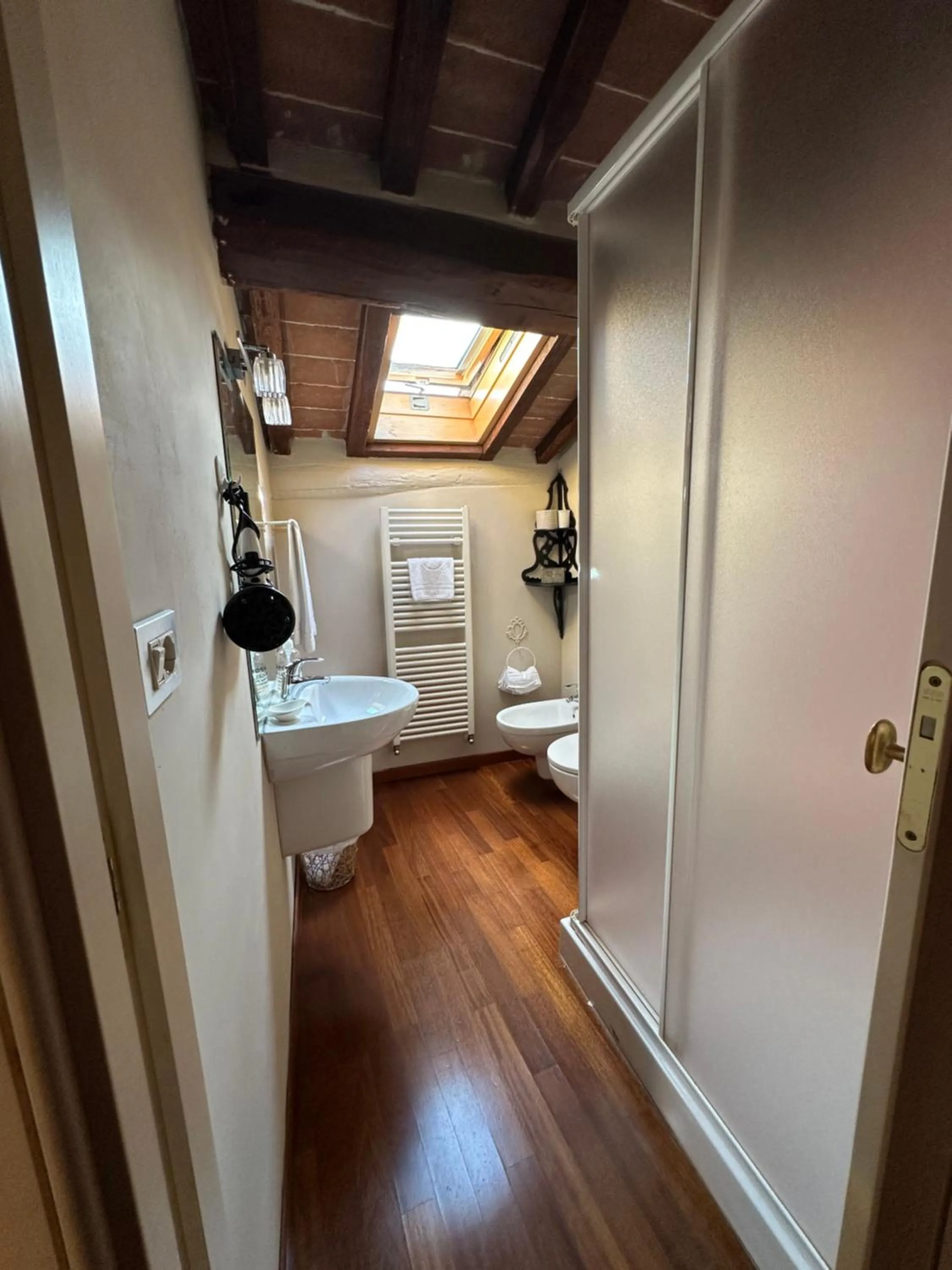 Shower in Locanda Guidi