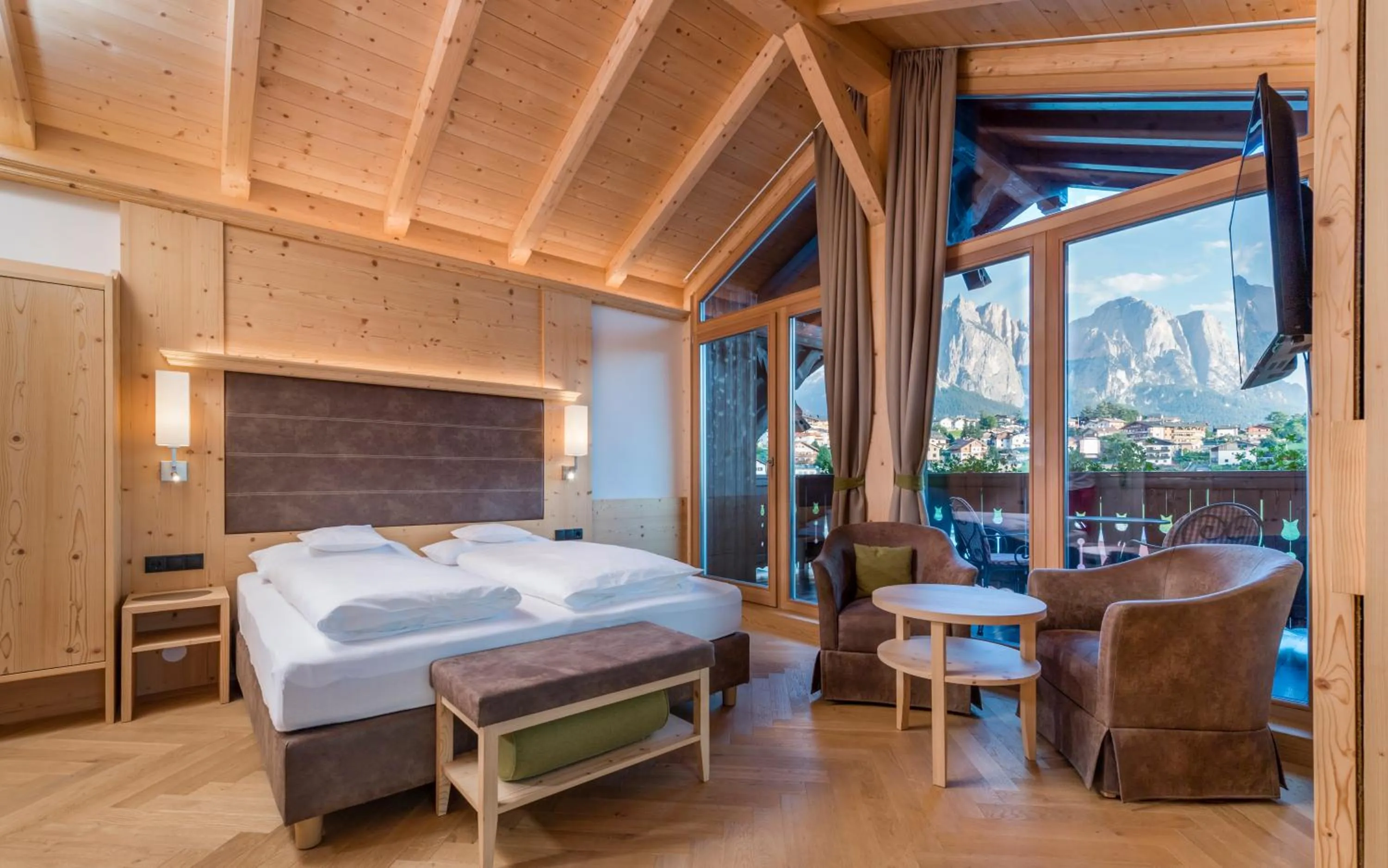 Photo of the whole room, Bed in Hotel Villa Kastelruth