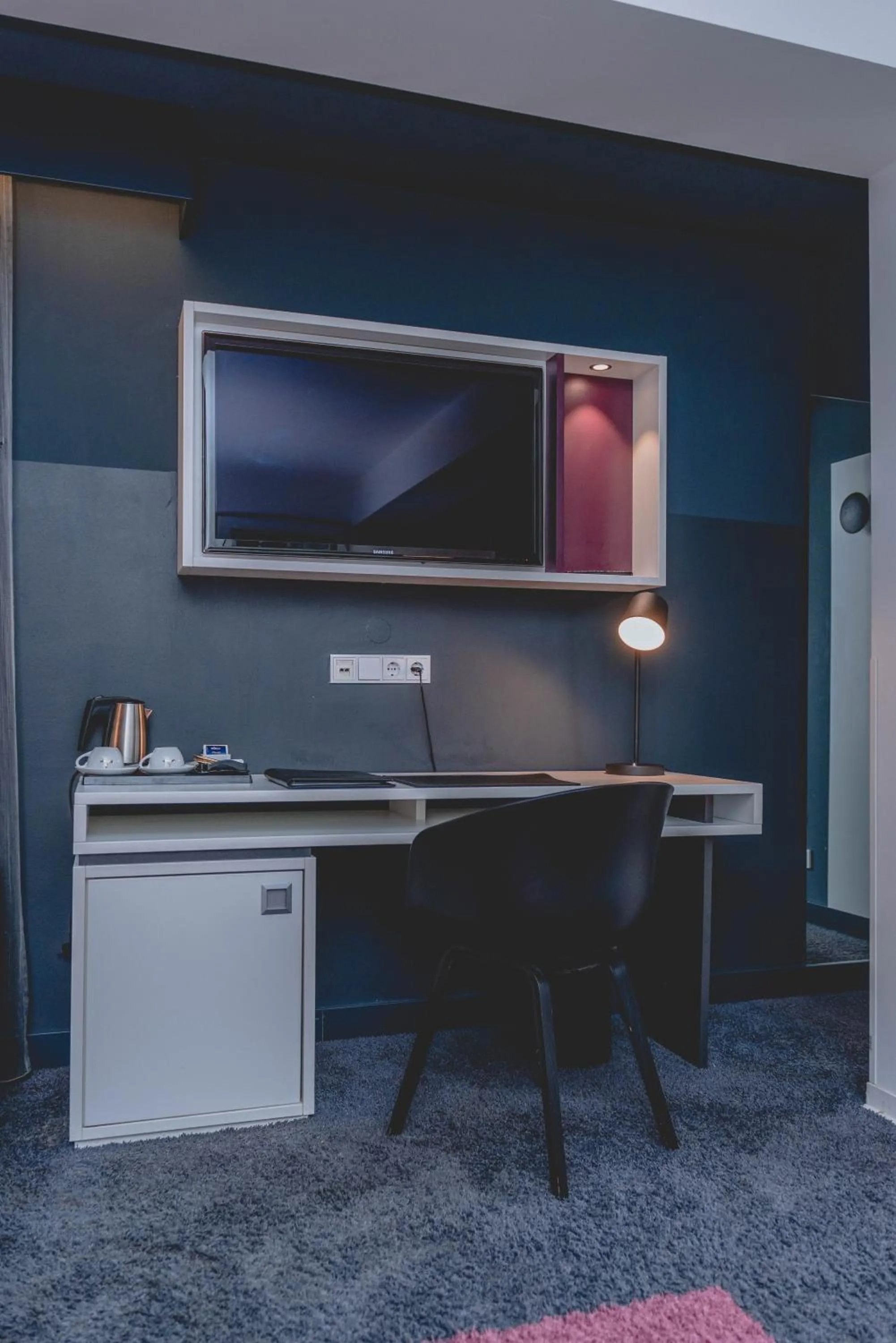 TV and multimedia in Hotel Bliss