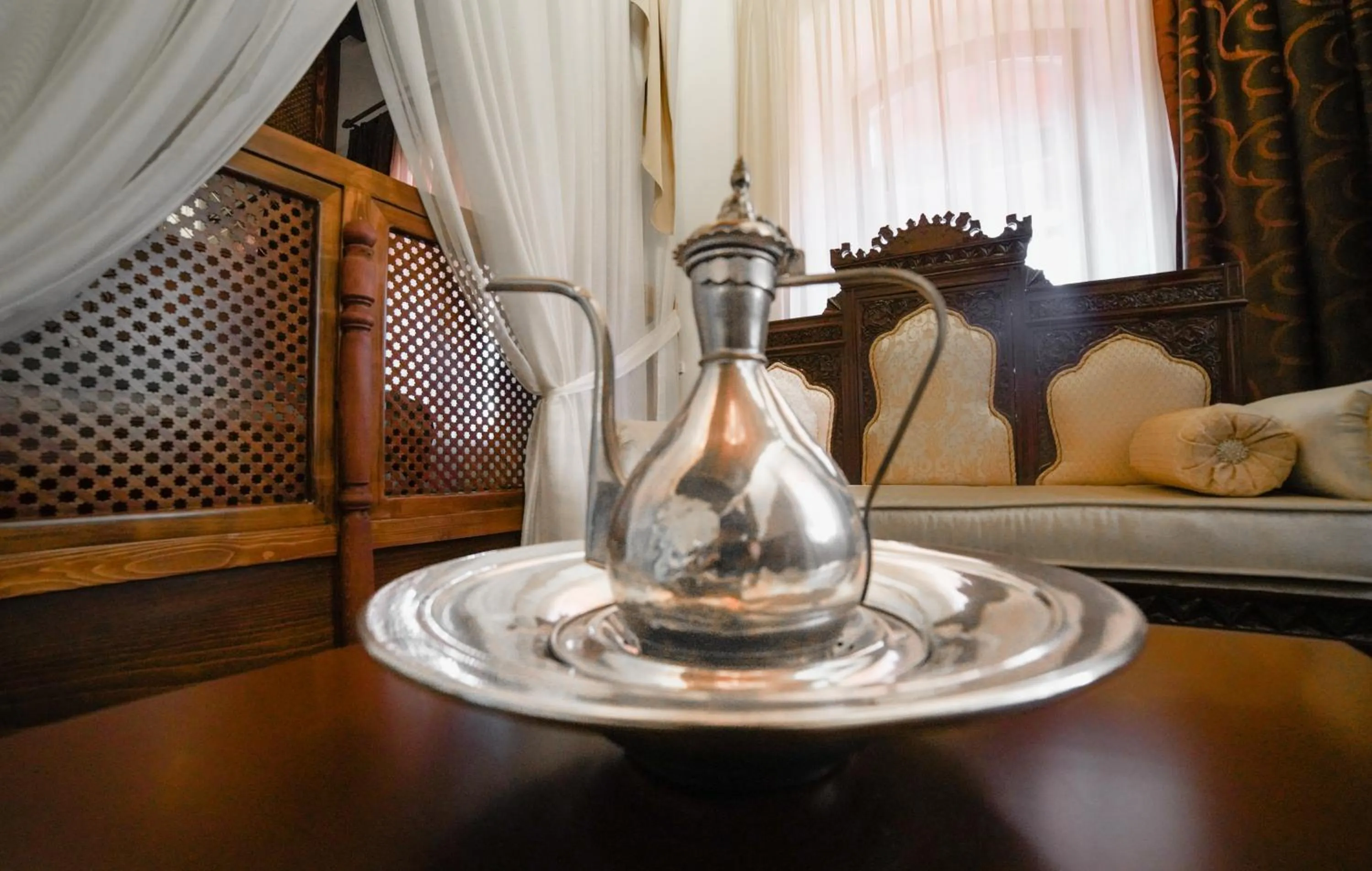 Seating area in Panderma Port Hotel