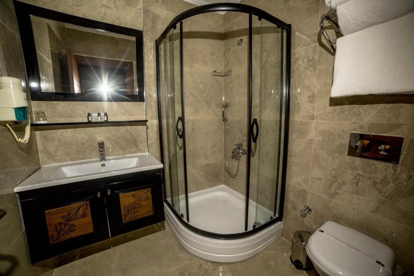 Bathroom in Panderma Port Hotel