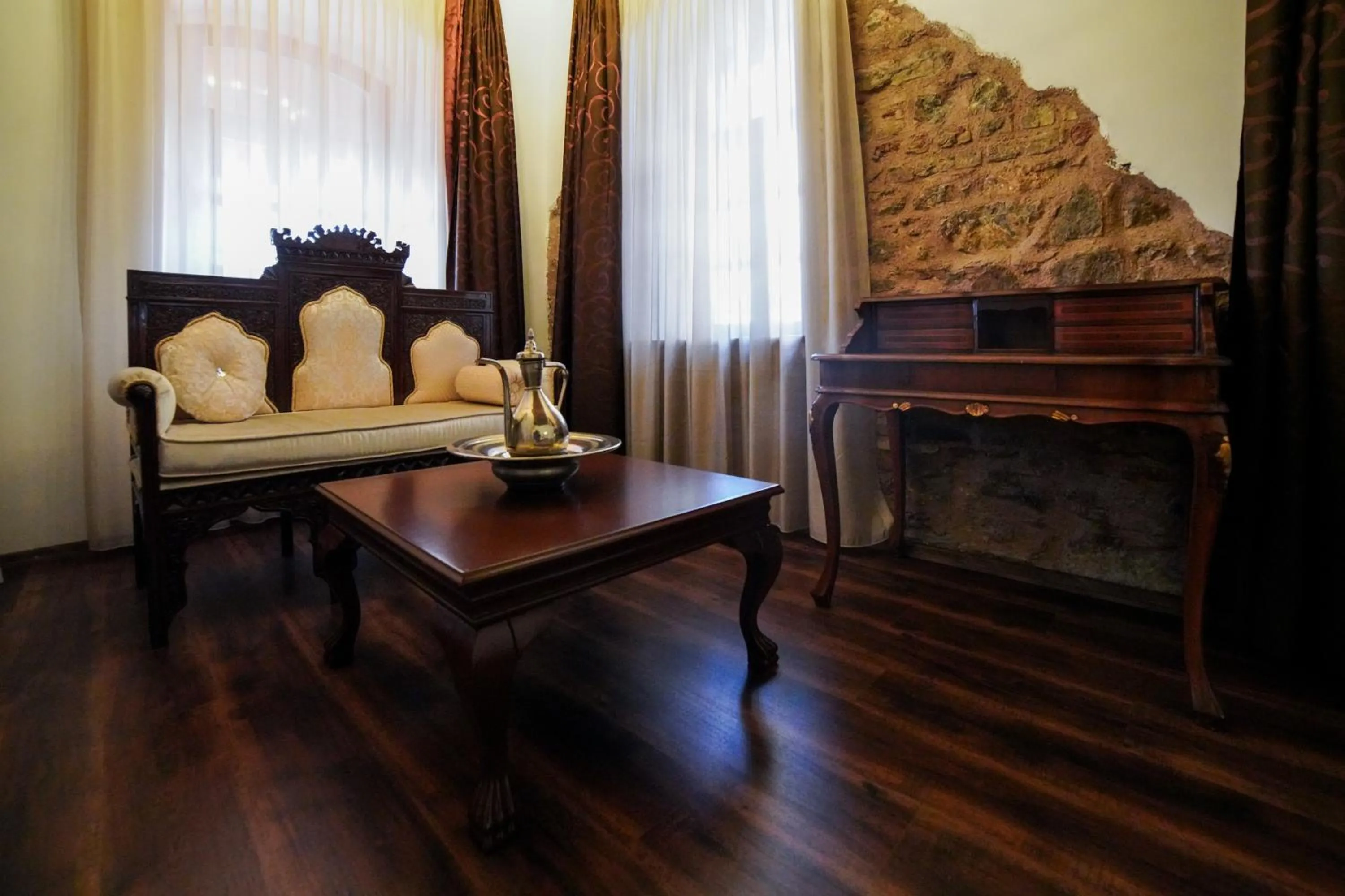 Seating area in Panderma Port Hotel