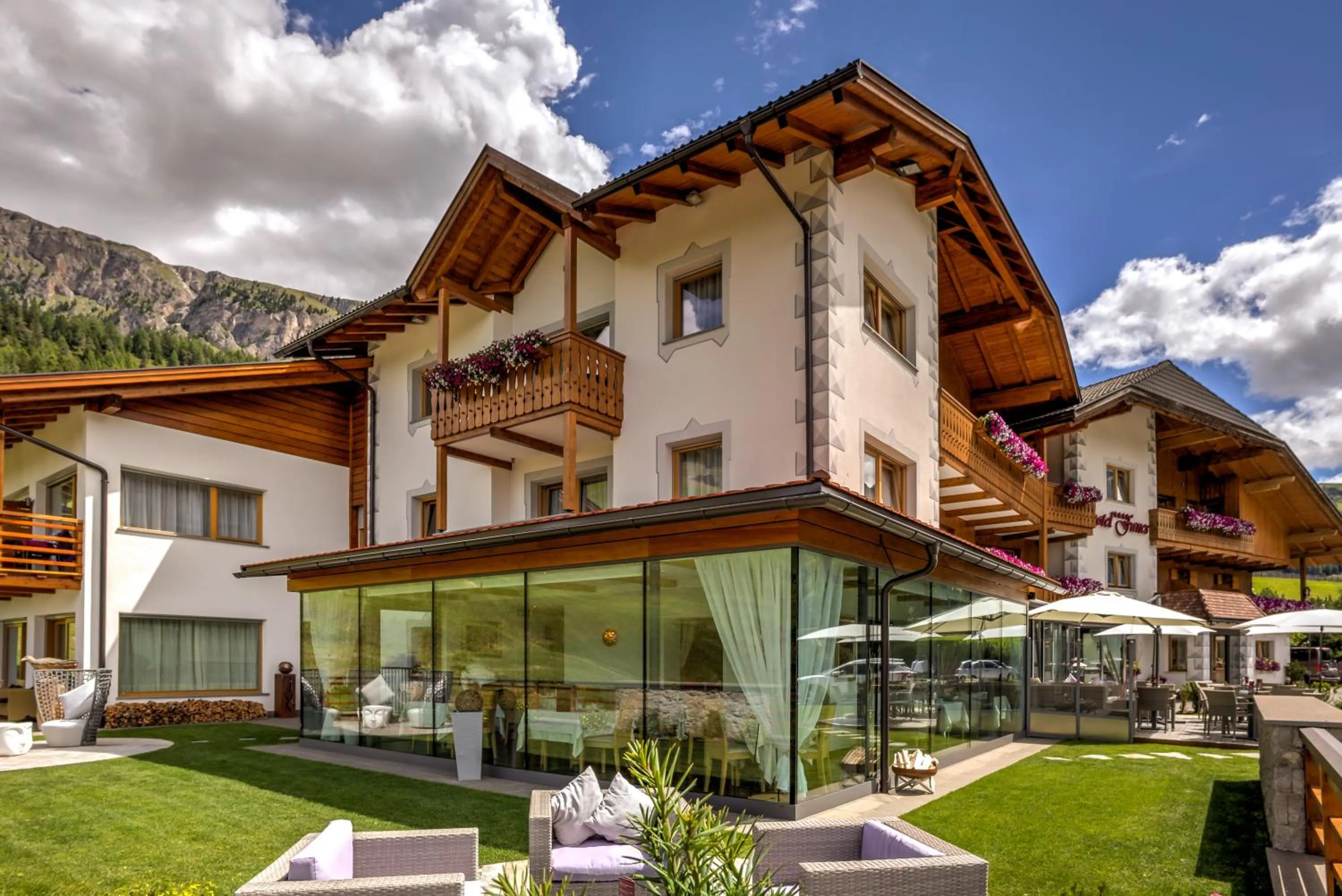 Facade/entrance in Hotel Fanes