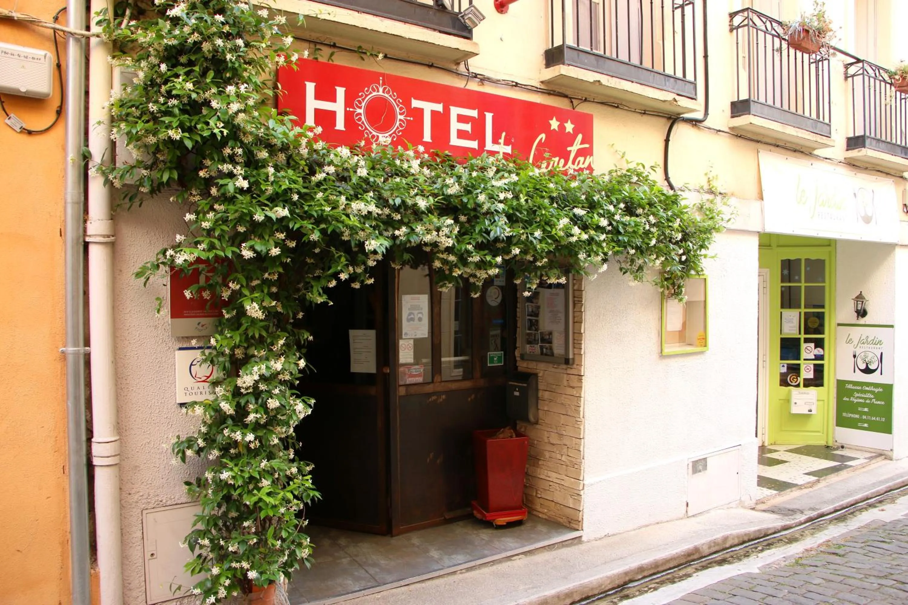 Property building in Le Cérétan Hôtel