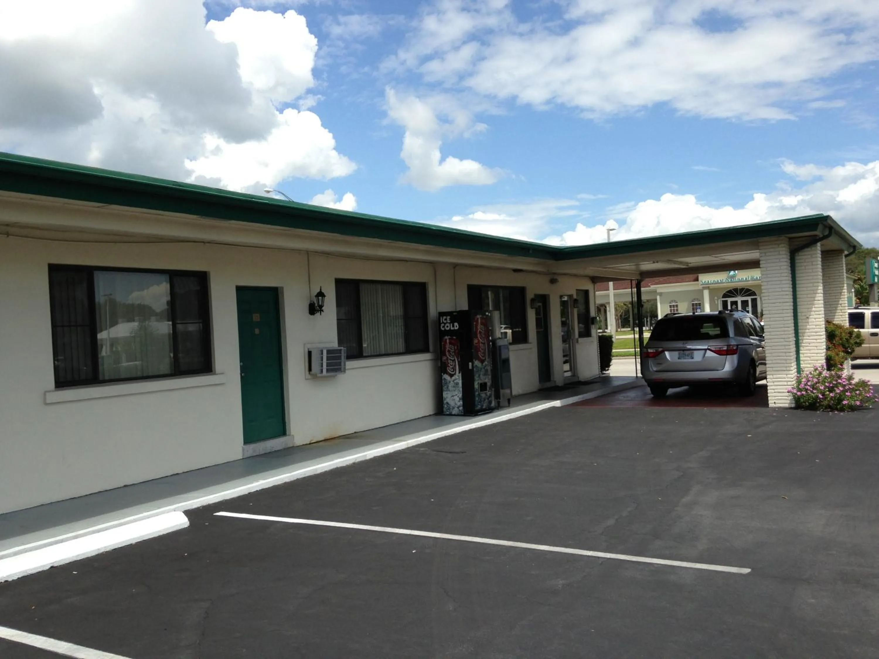 Facade/entrance in Economy Inn Okeechobee