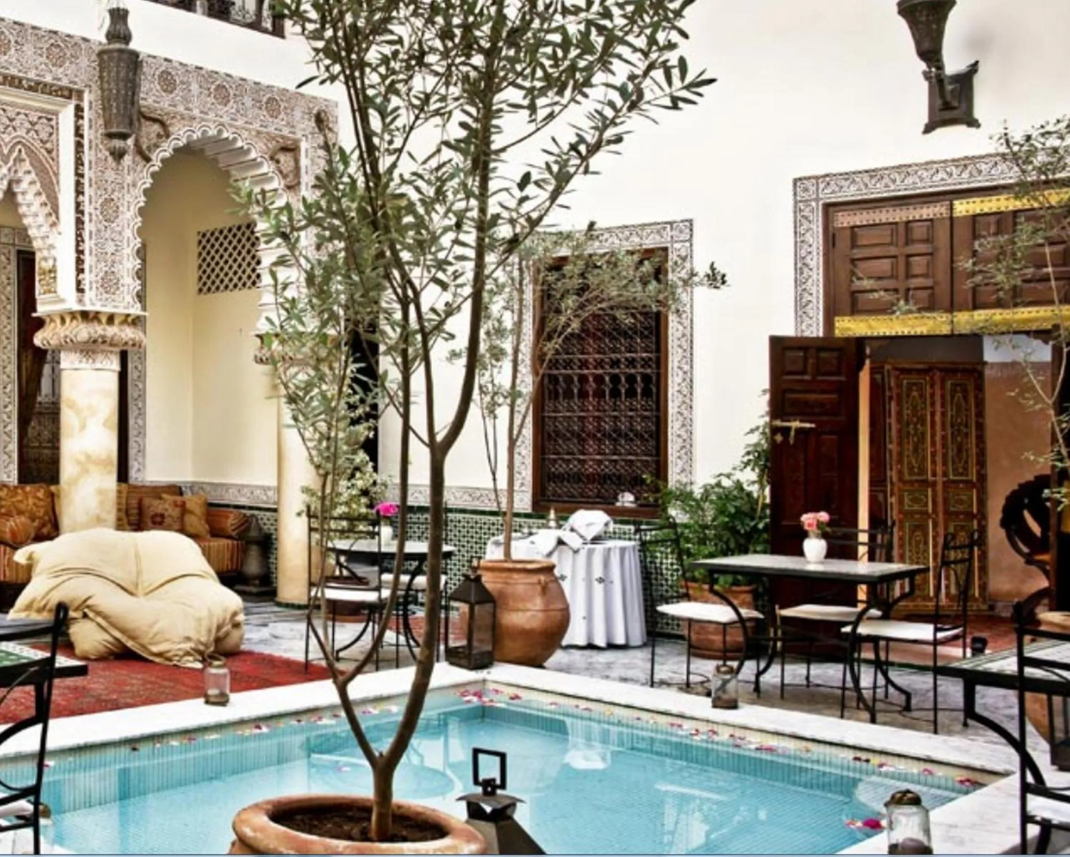 Swimming pool in Riad Al Loune