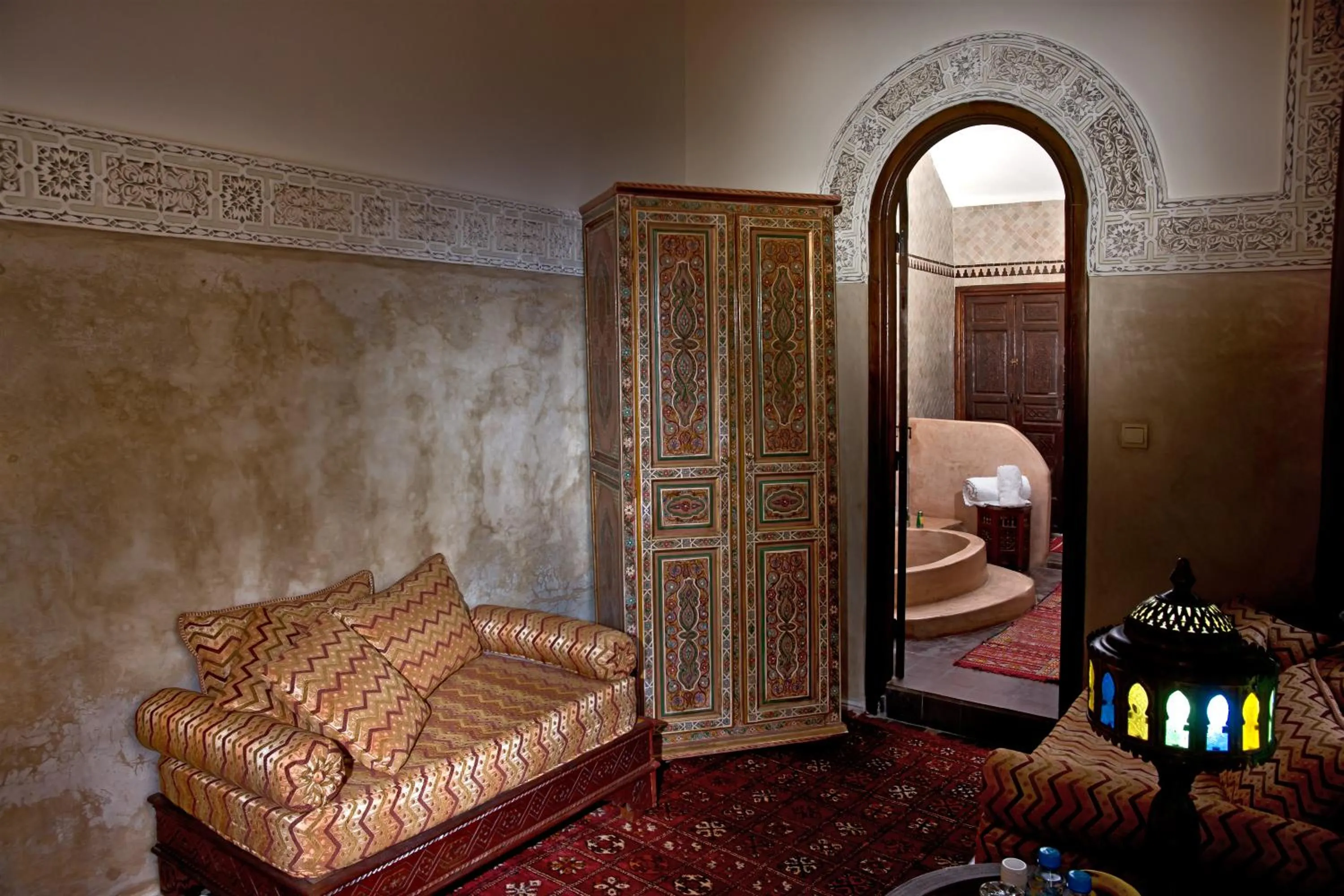 Seating area, Bed in Riad Al Loune
